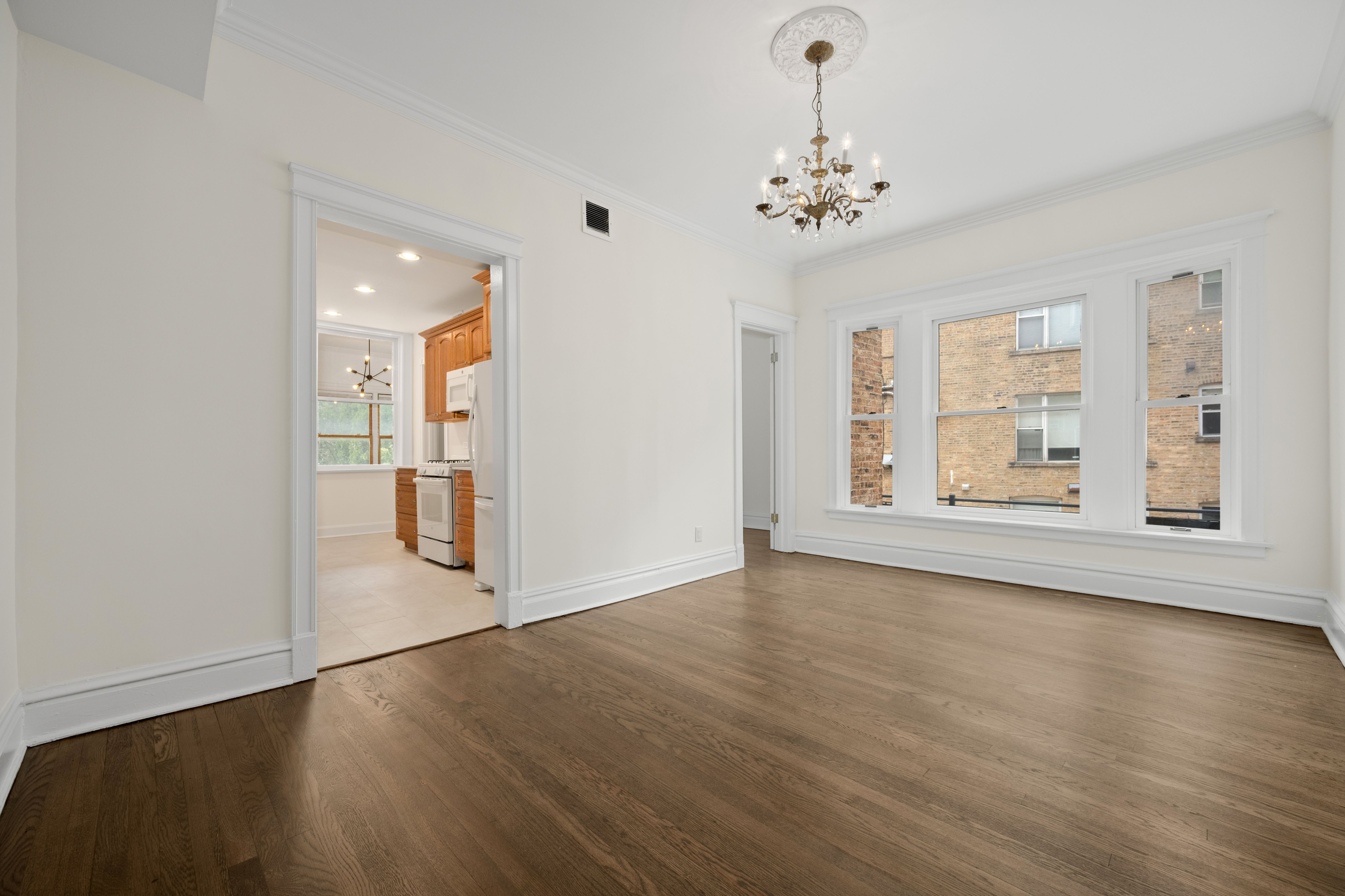 823 W Belle Plaine Avenue Unit# 1