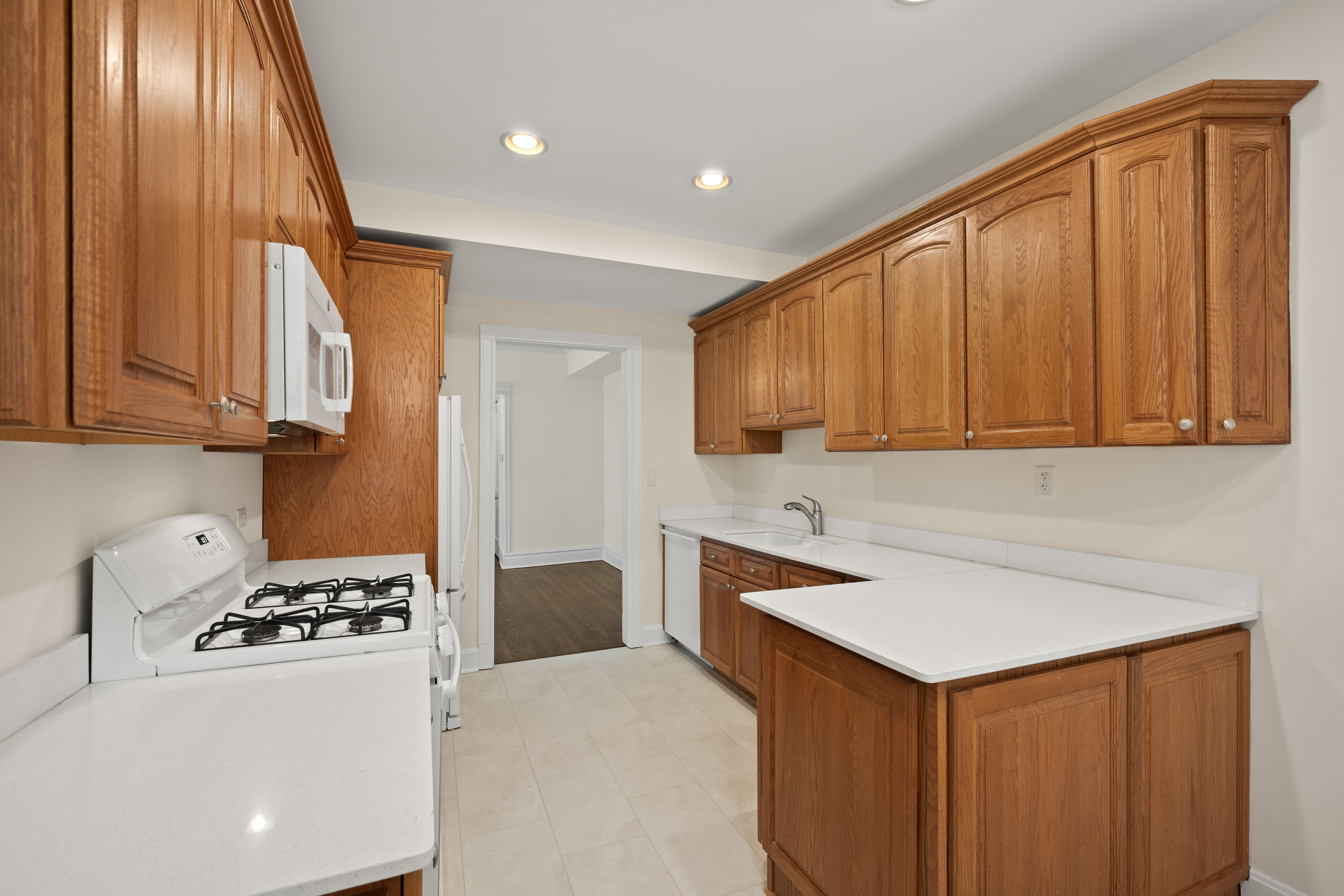 823 W Belle Plaine Avenue Unit# 1