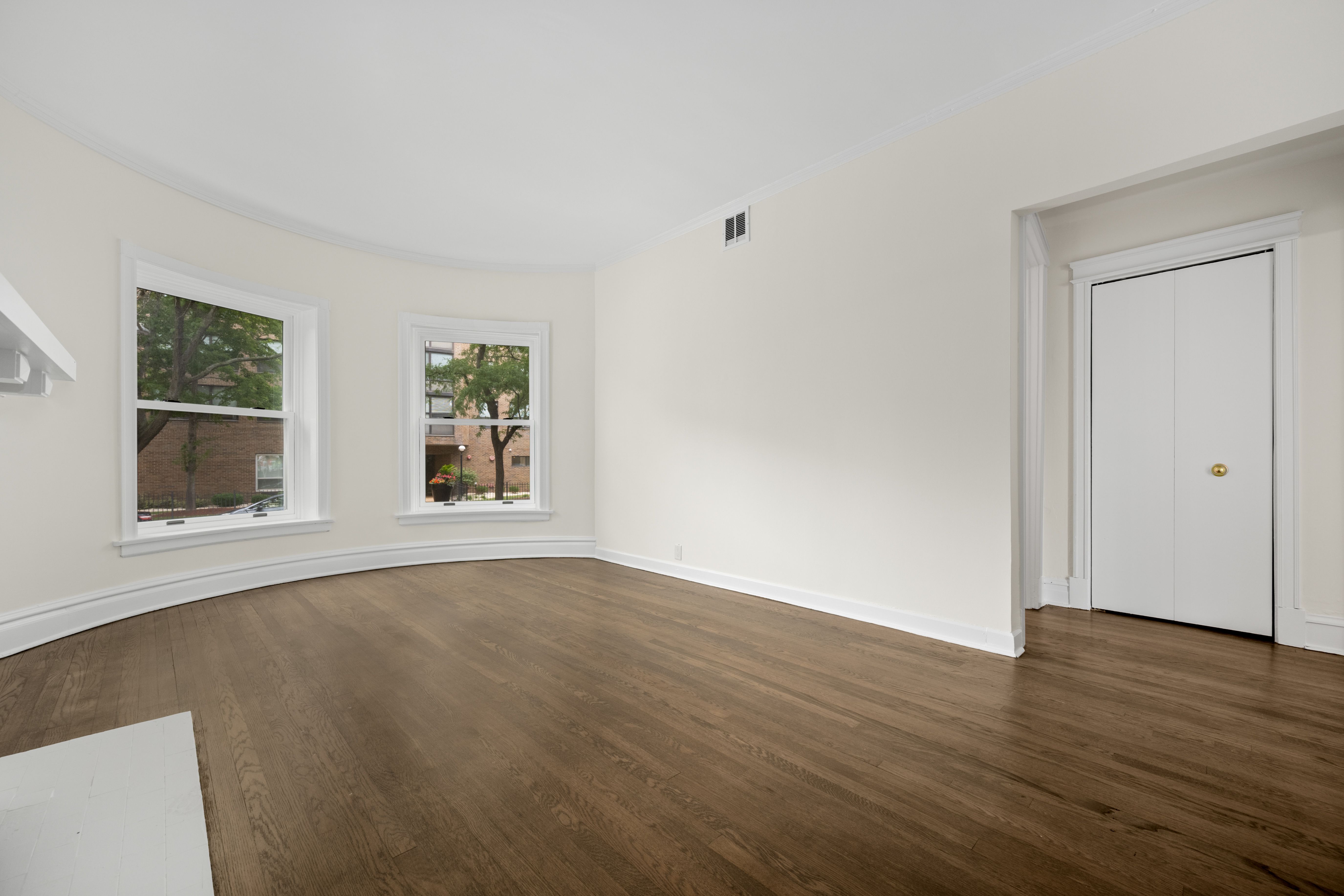 823 W Belle Plaine Avenue Unit# 1