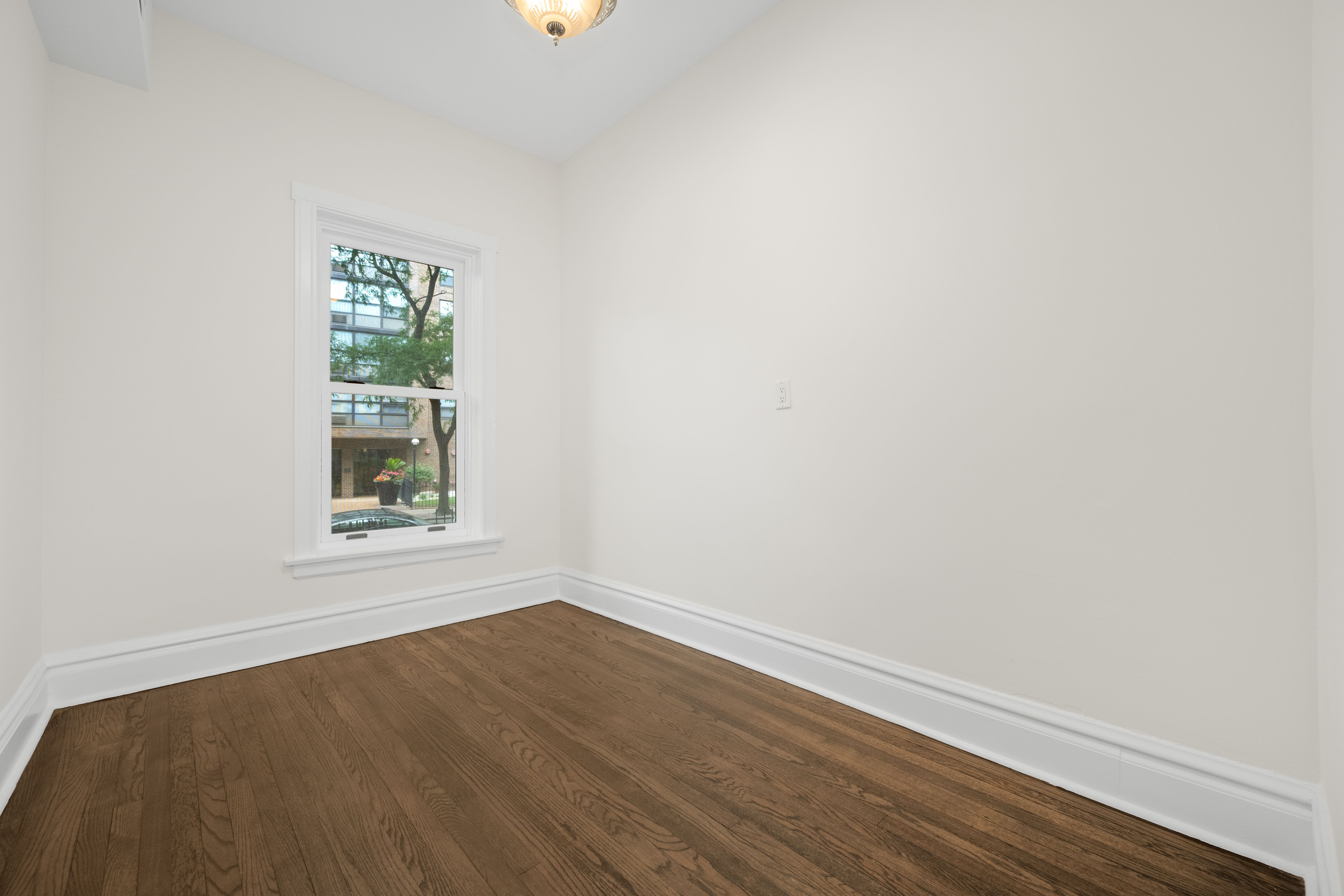 823 W Belle Plaine Avenue Unit# 1