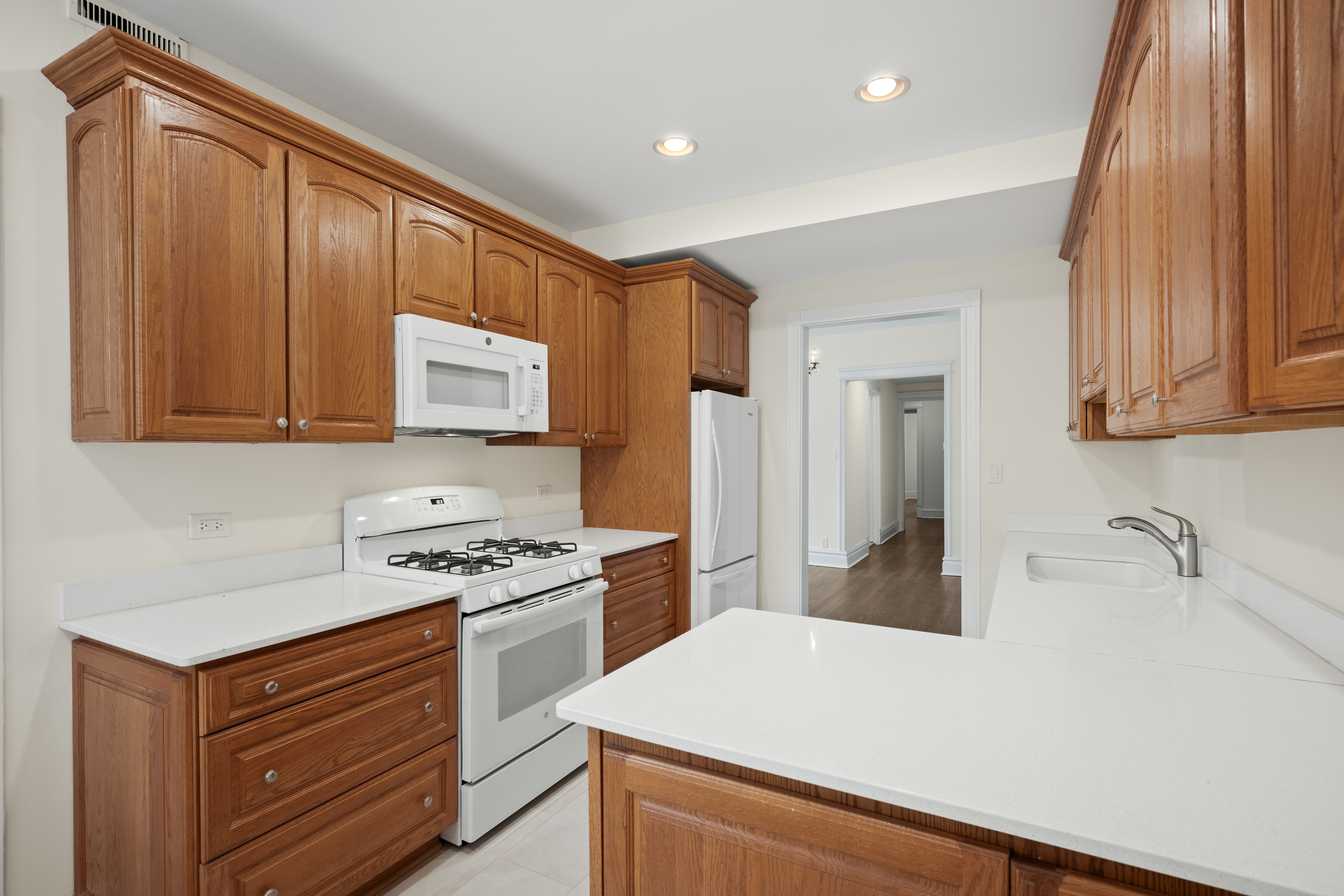 823 W Belle Plaine Avenue Unit# 1