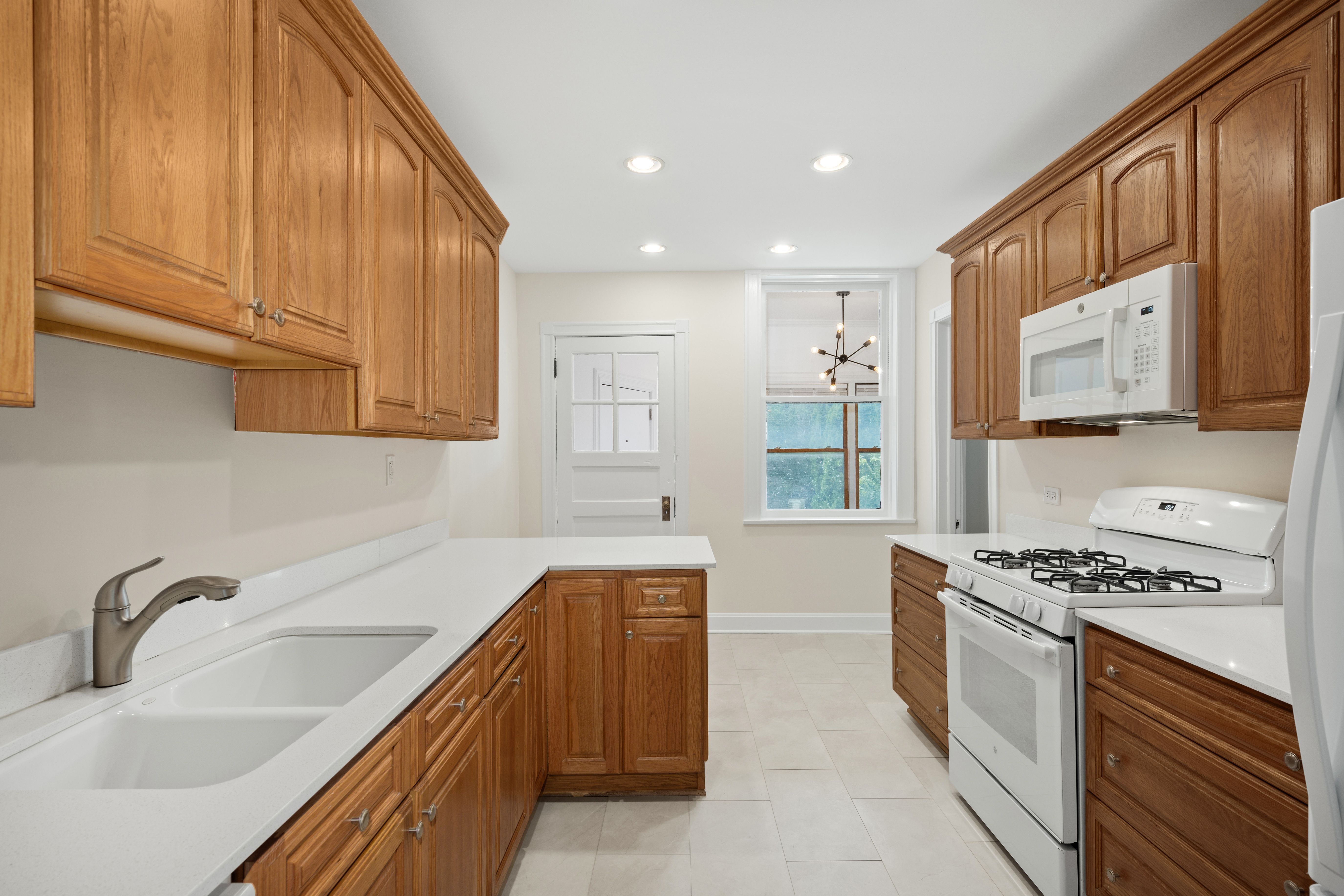 823 W Belle Plaine Avenue Unit# 1