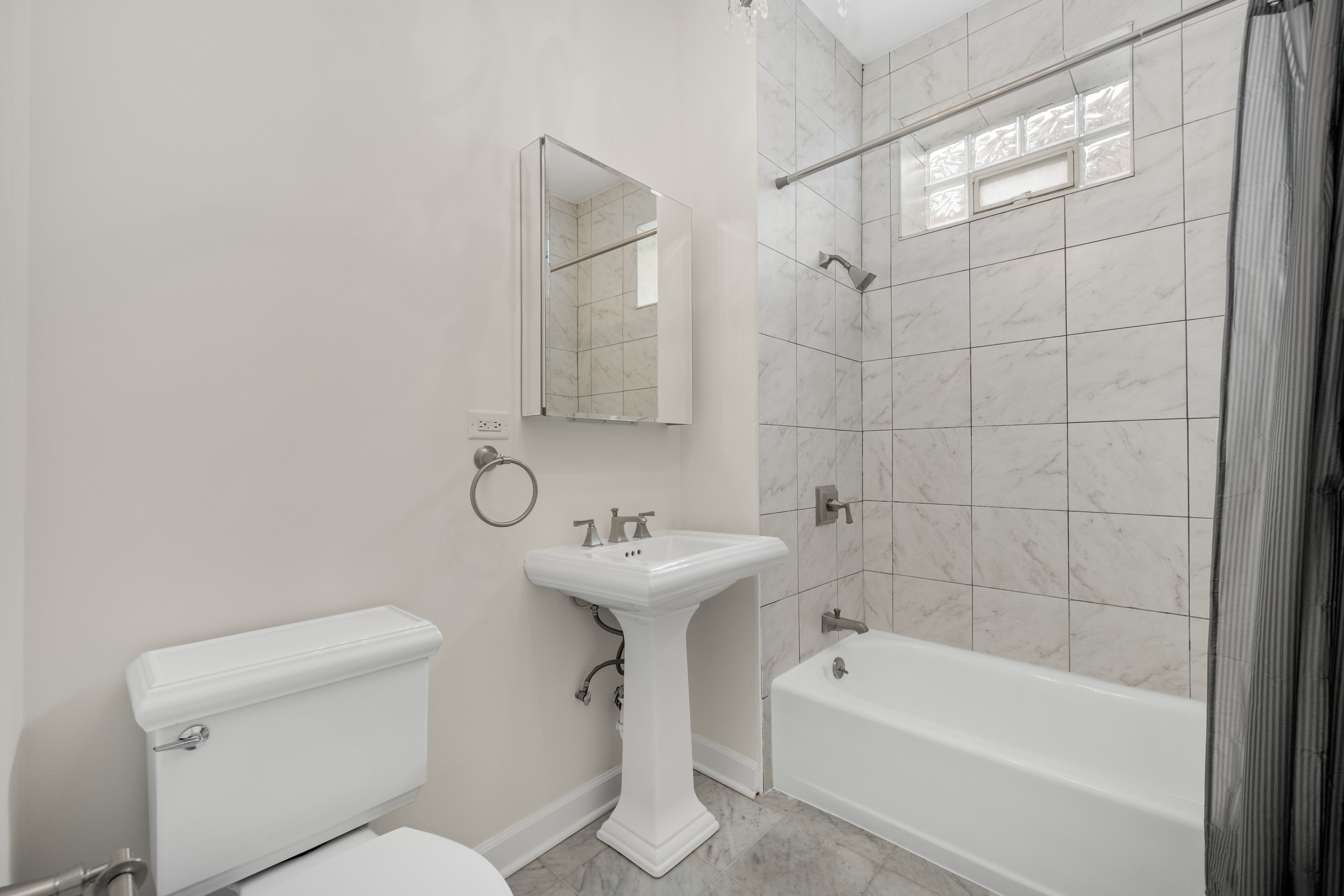 823 W Belle Plaine Avenue Unit# 1