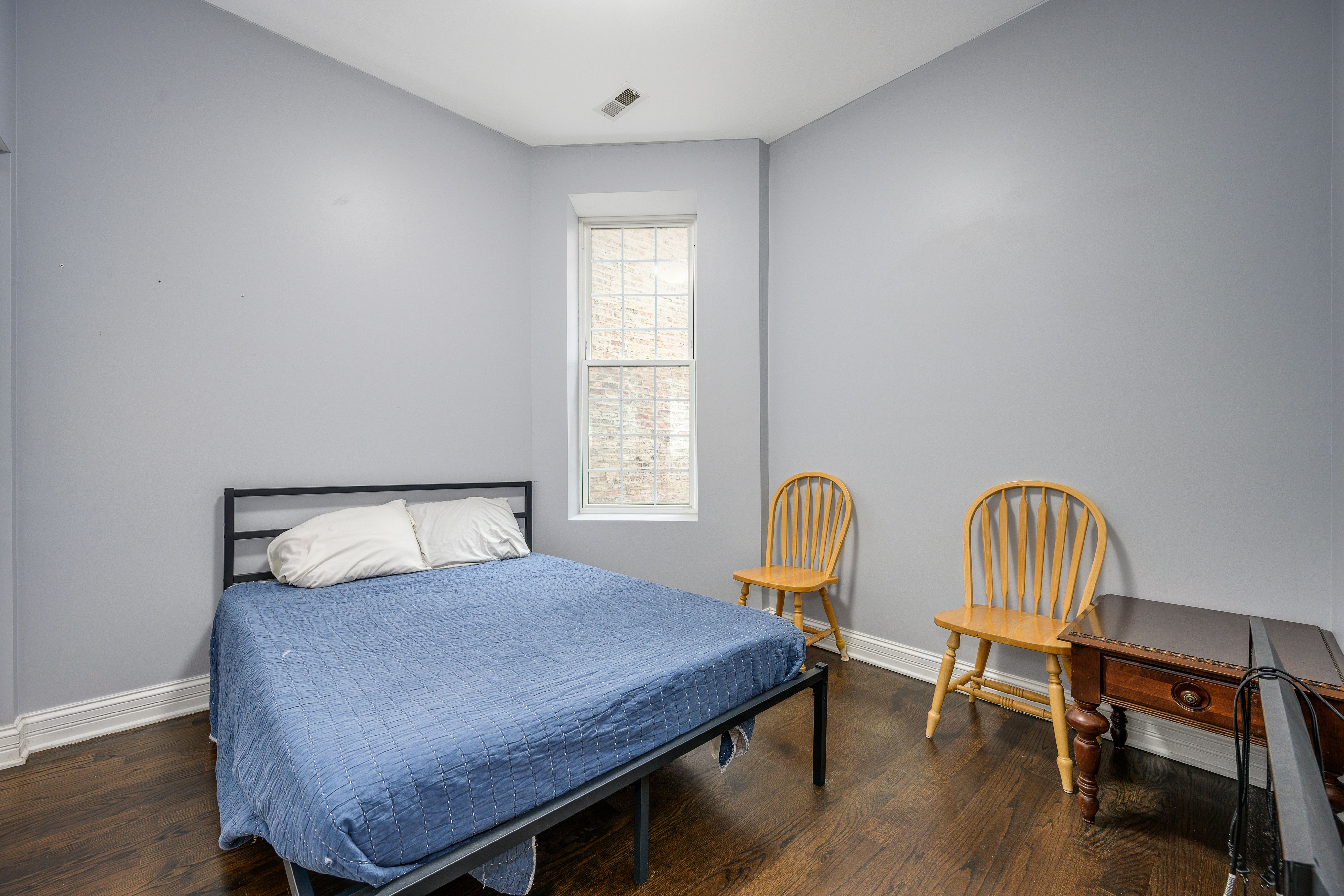 4631 N Kenmore Avenue 