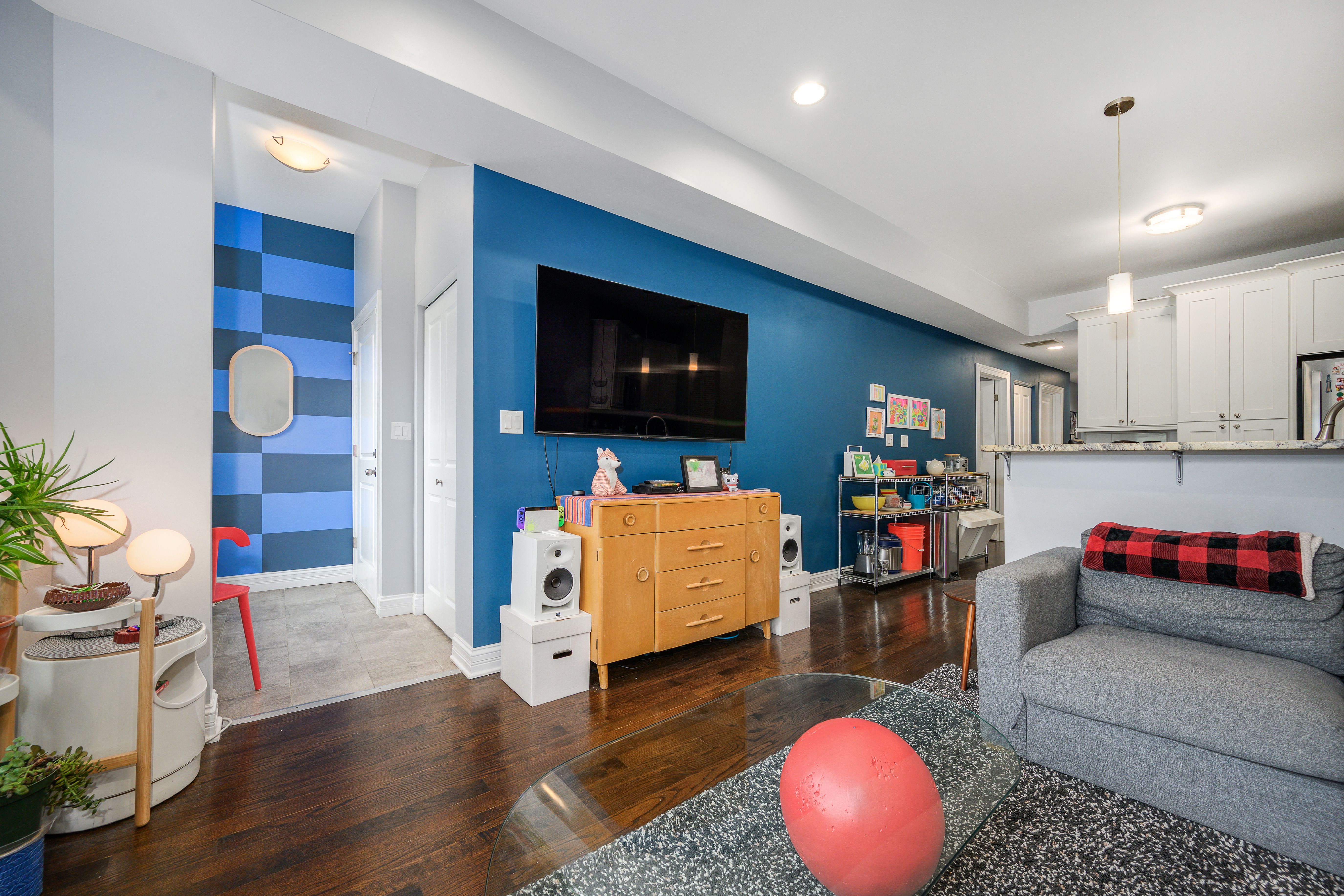 4631 N Kenmore Avenue 