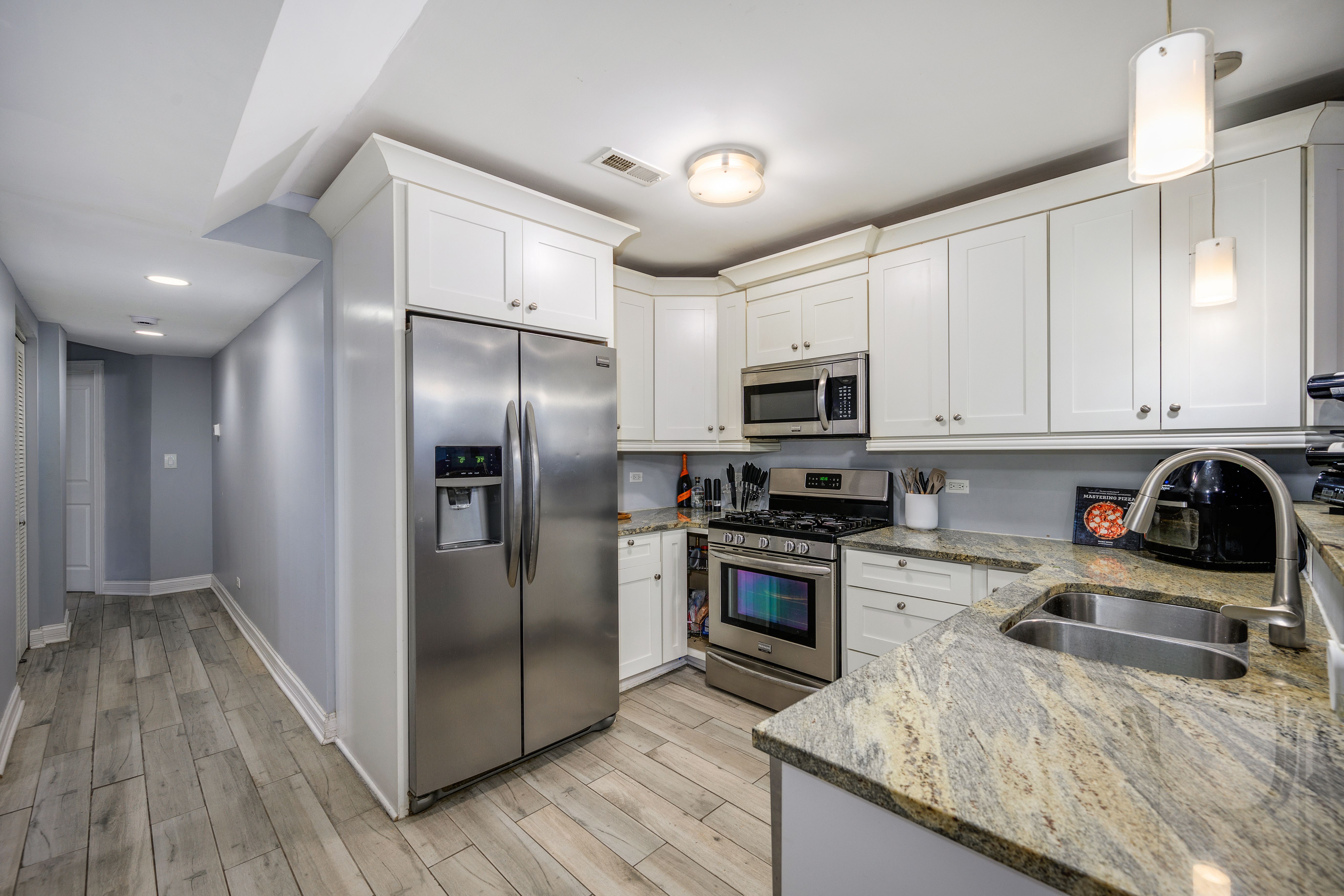 4631 N Kenmore Avenue 