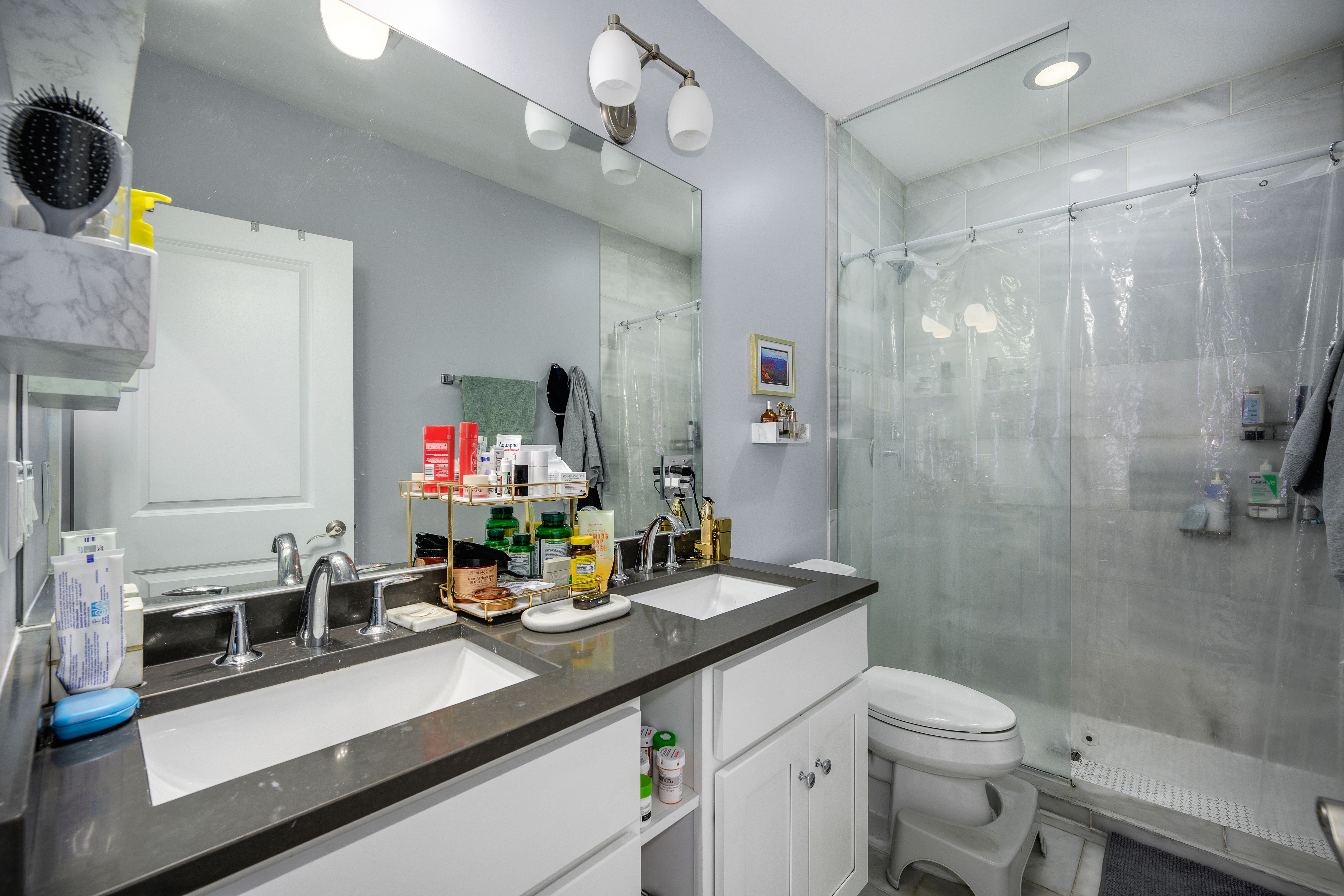 4631 N Kenmore Avenue 