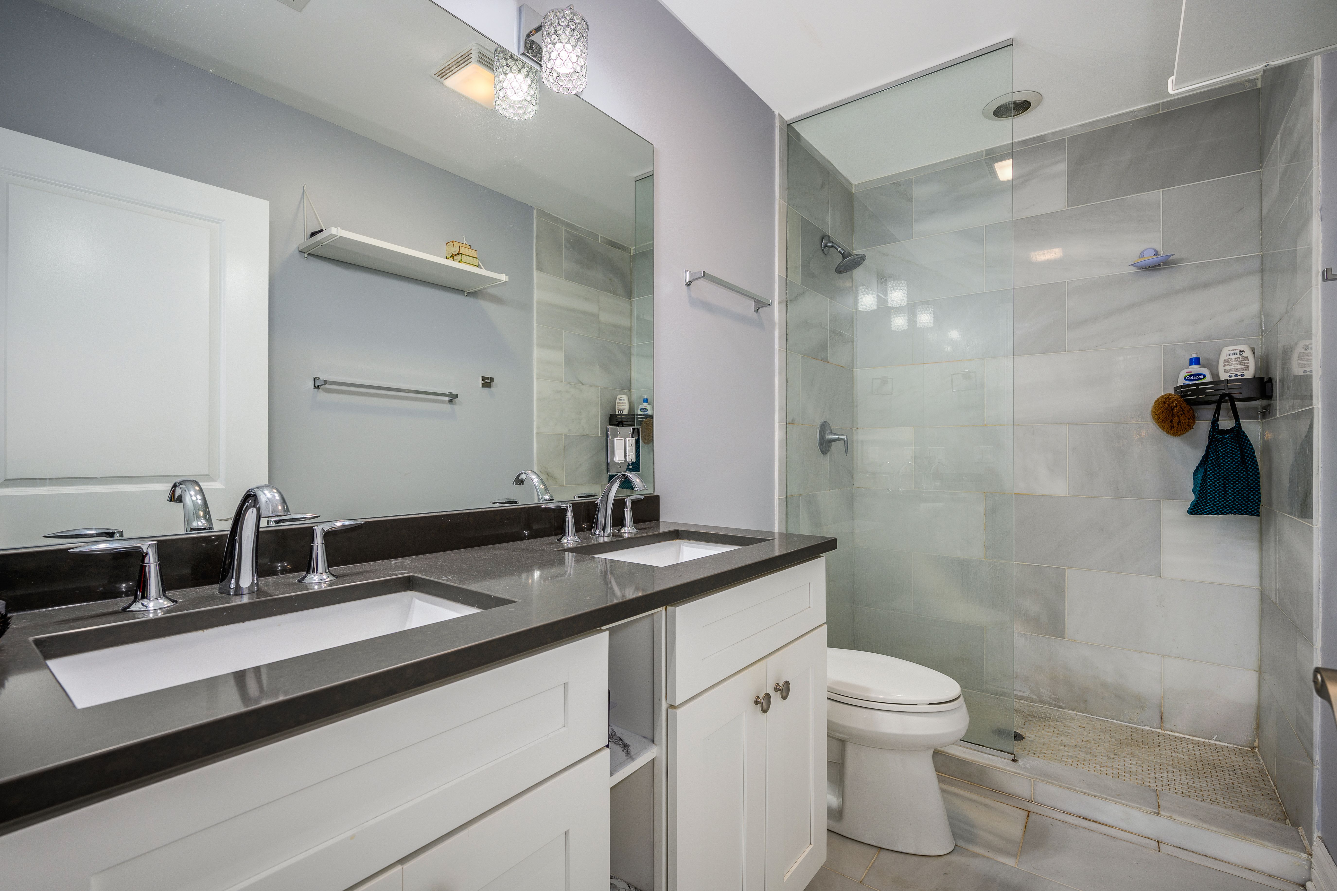 4631 N Kenmore Avenue 