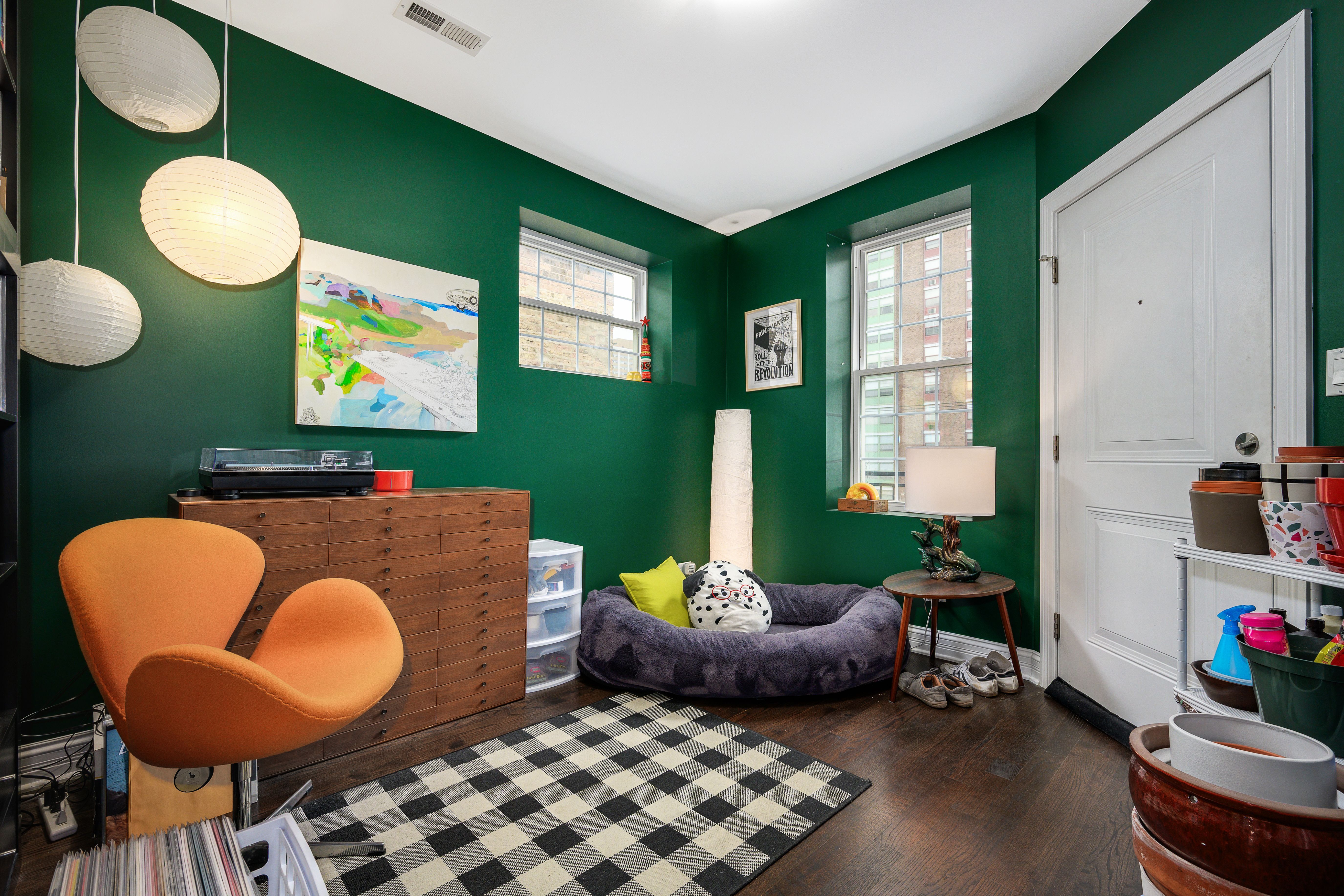 4631 N Kenmore Avenue 