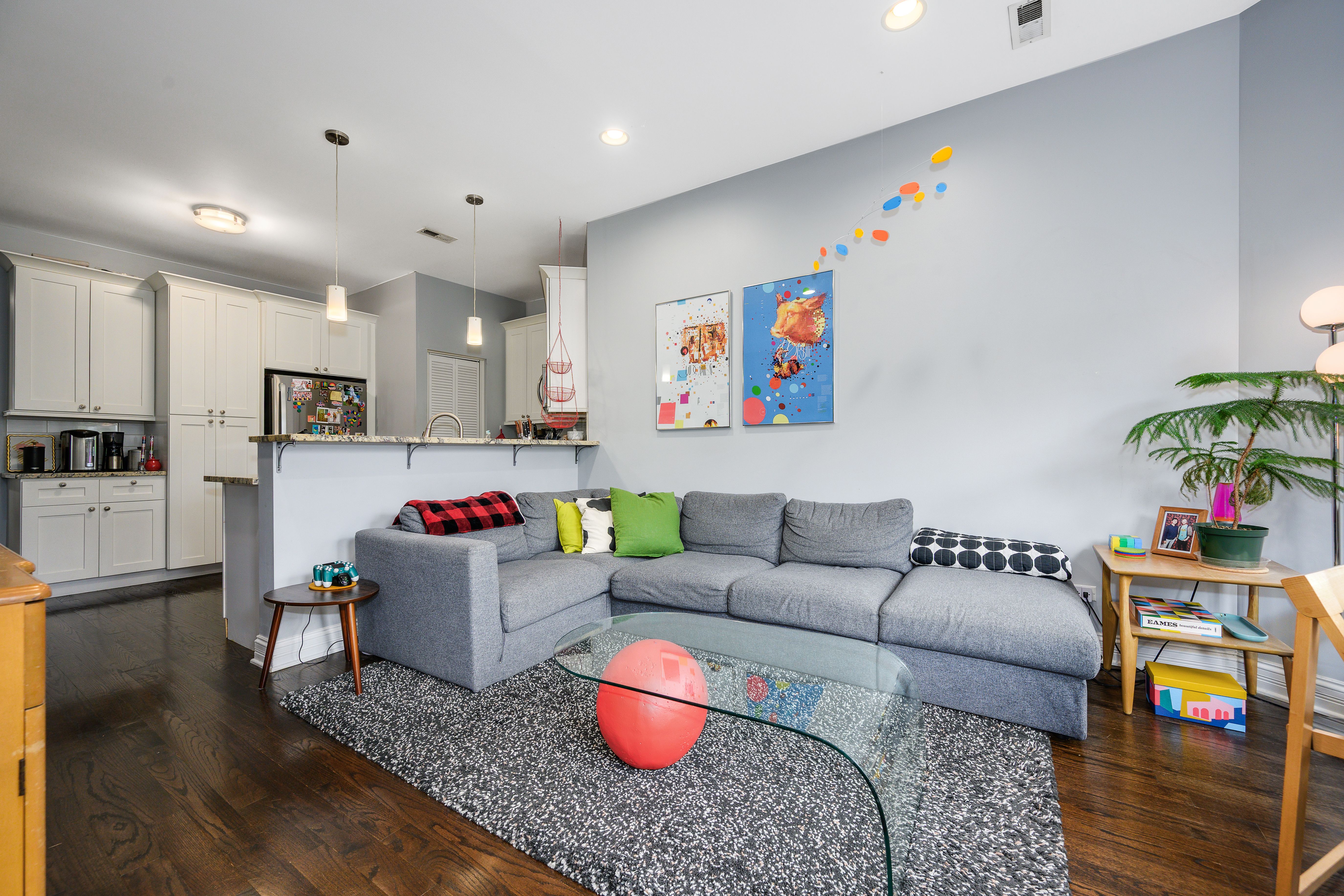 4631 N Kenmore Avenue 