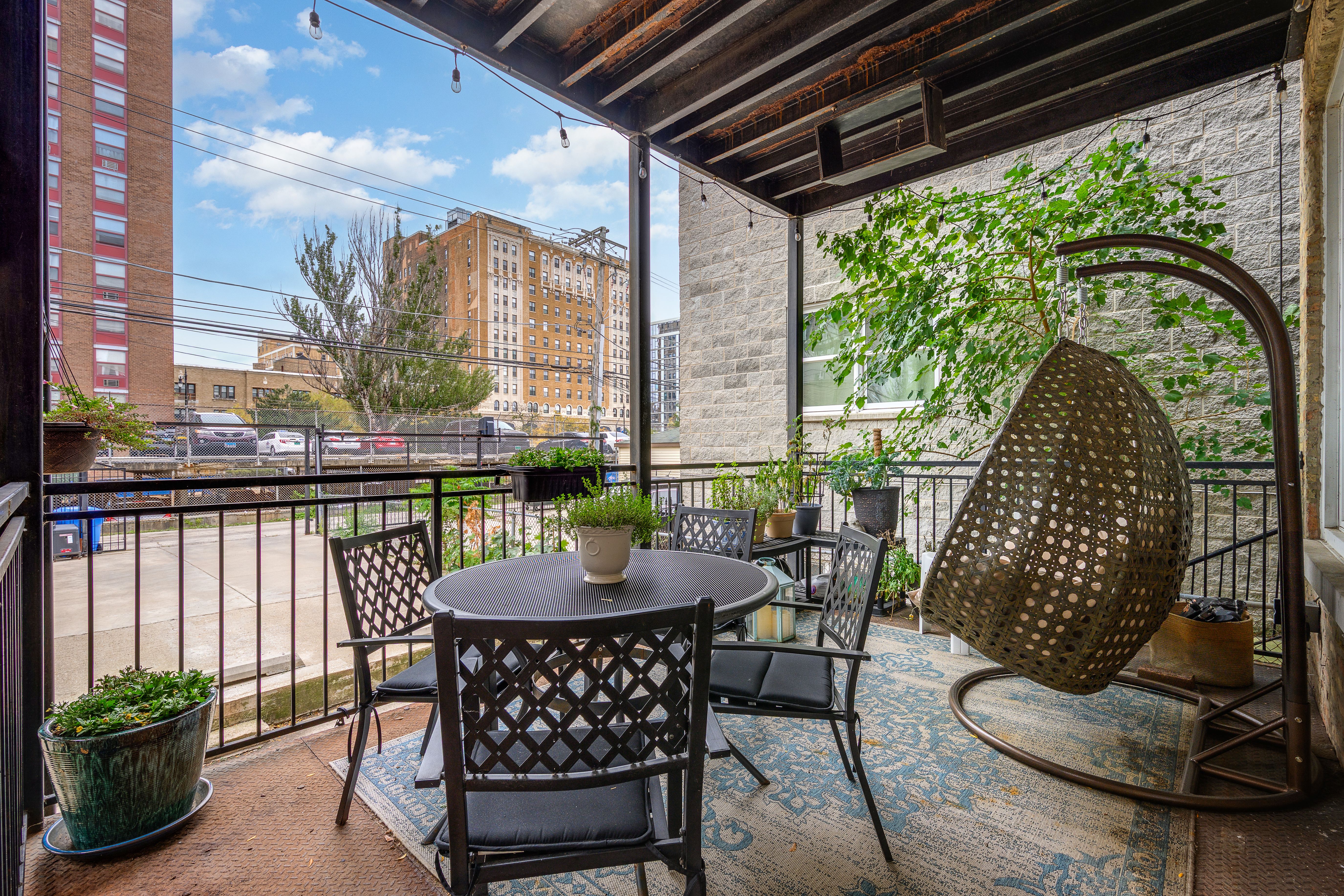 4631 N Kenmore Avenue 