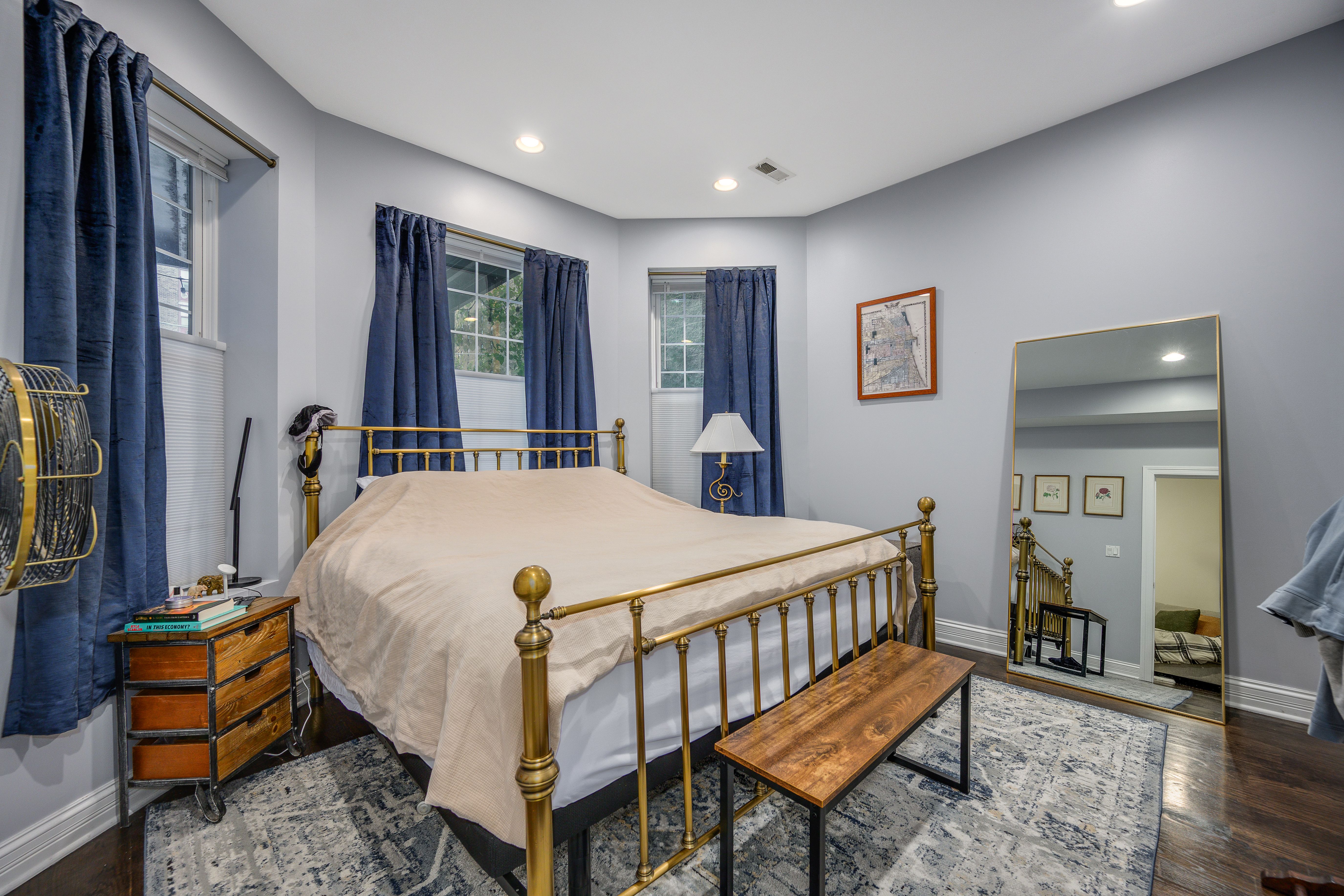 4631 N Kenmore Avenue 