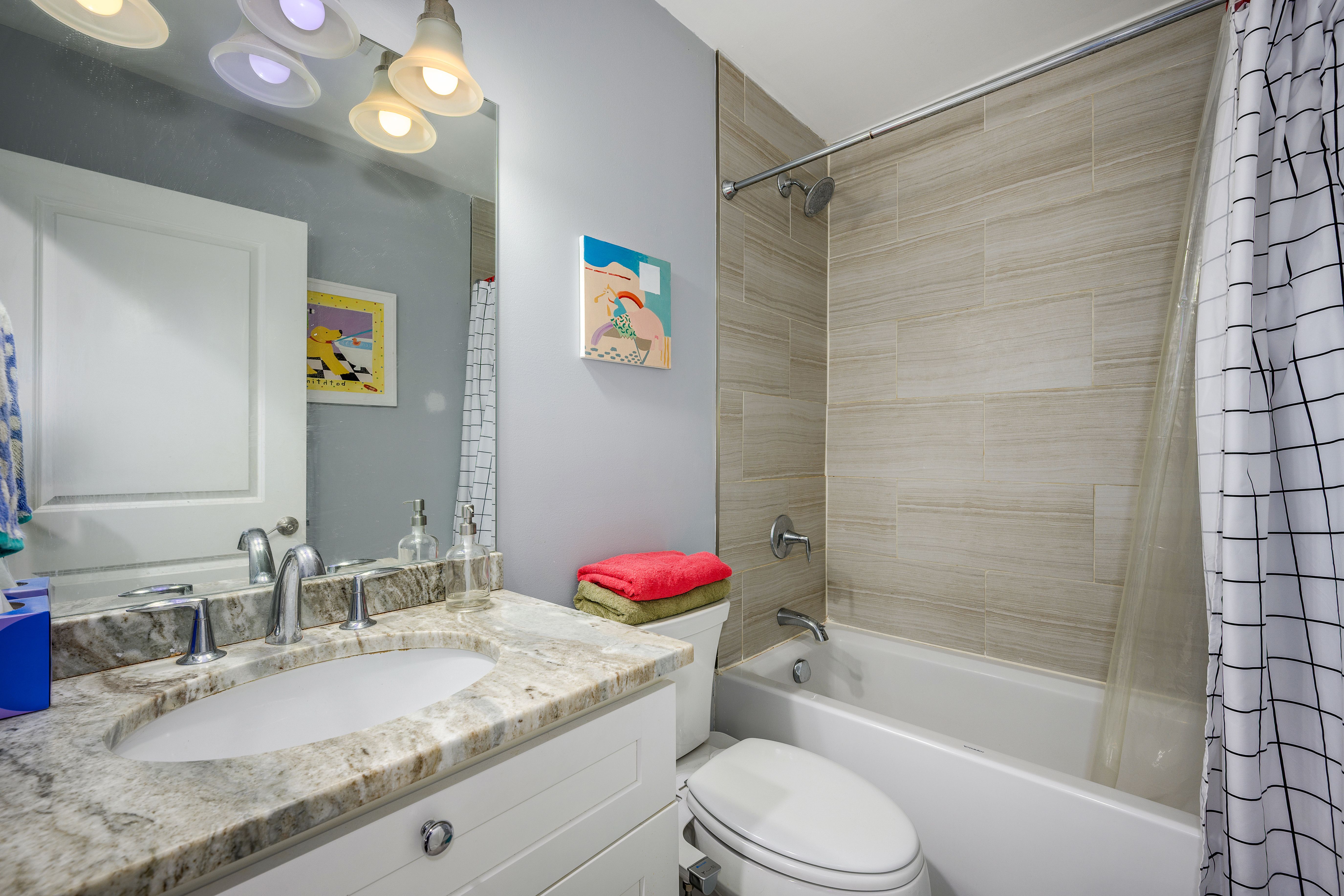 4631 N Kenmore Avenue 