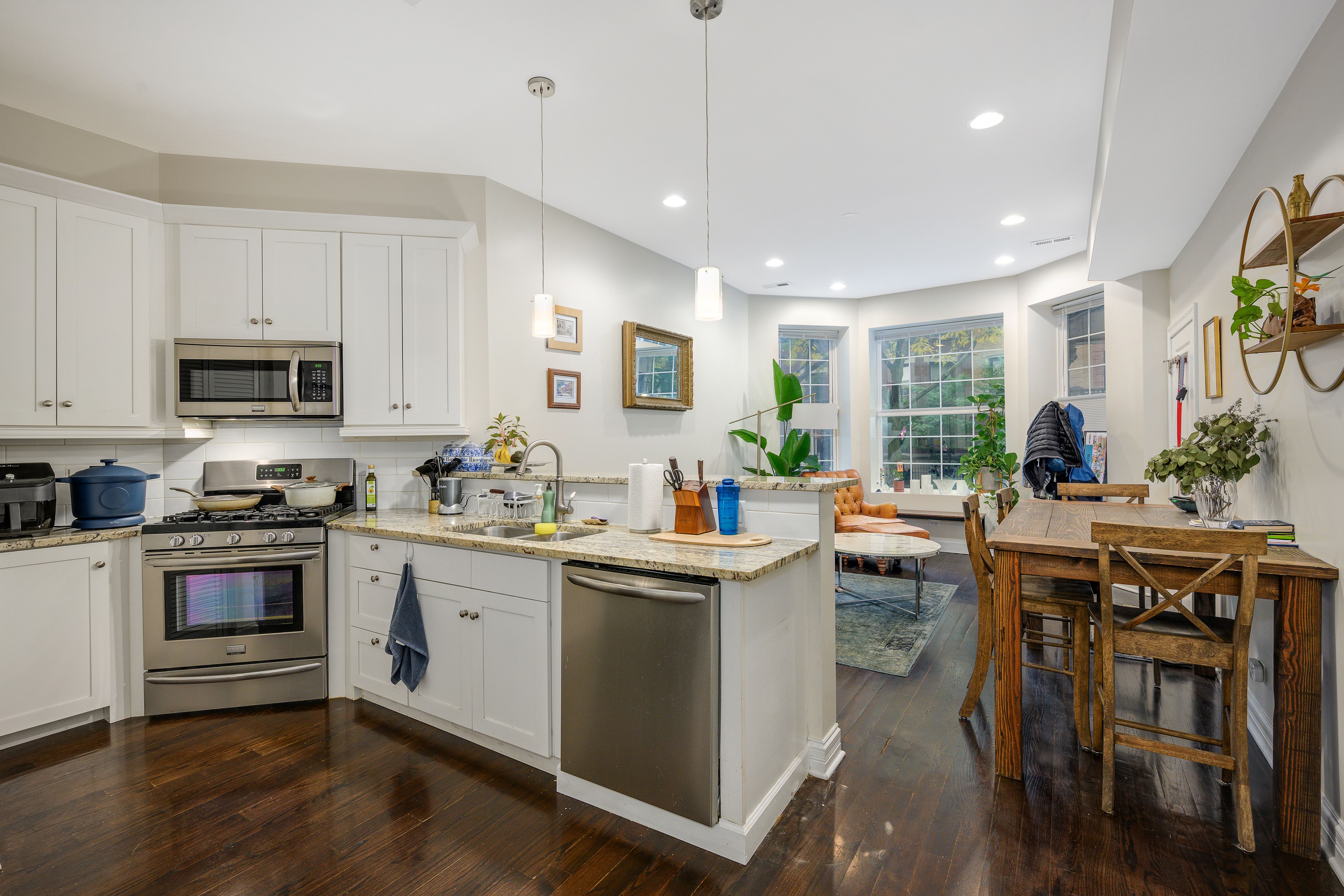 4631 N Kenmore Avenue 