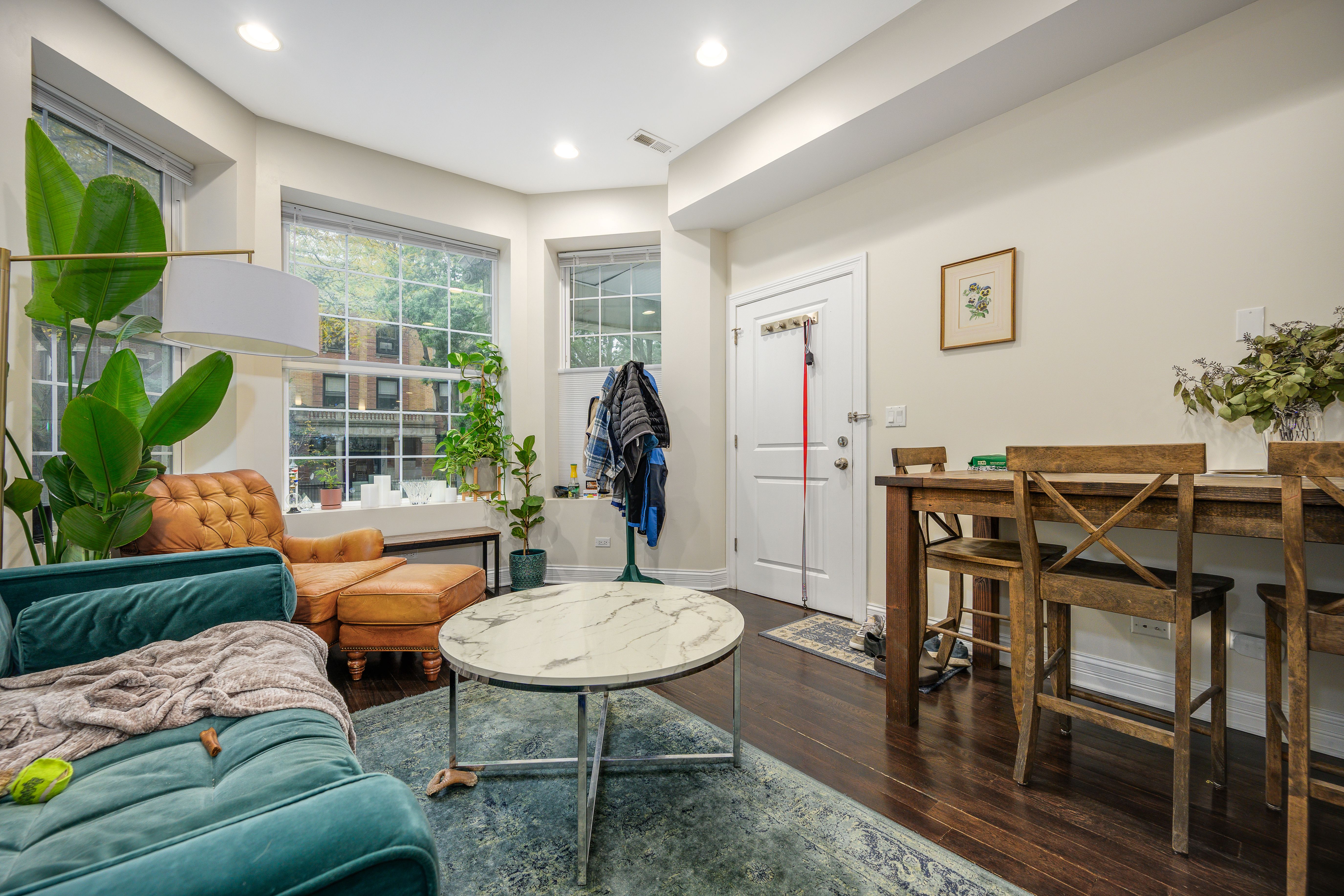 4631 N Kenmore Avenue 