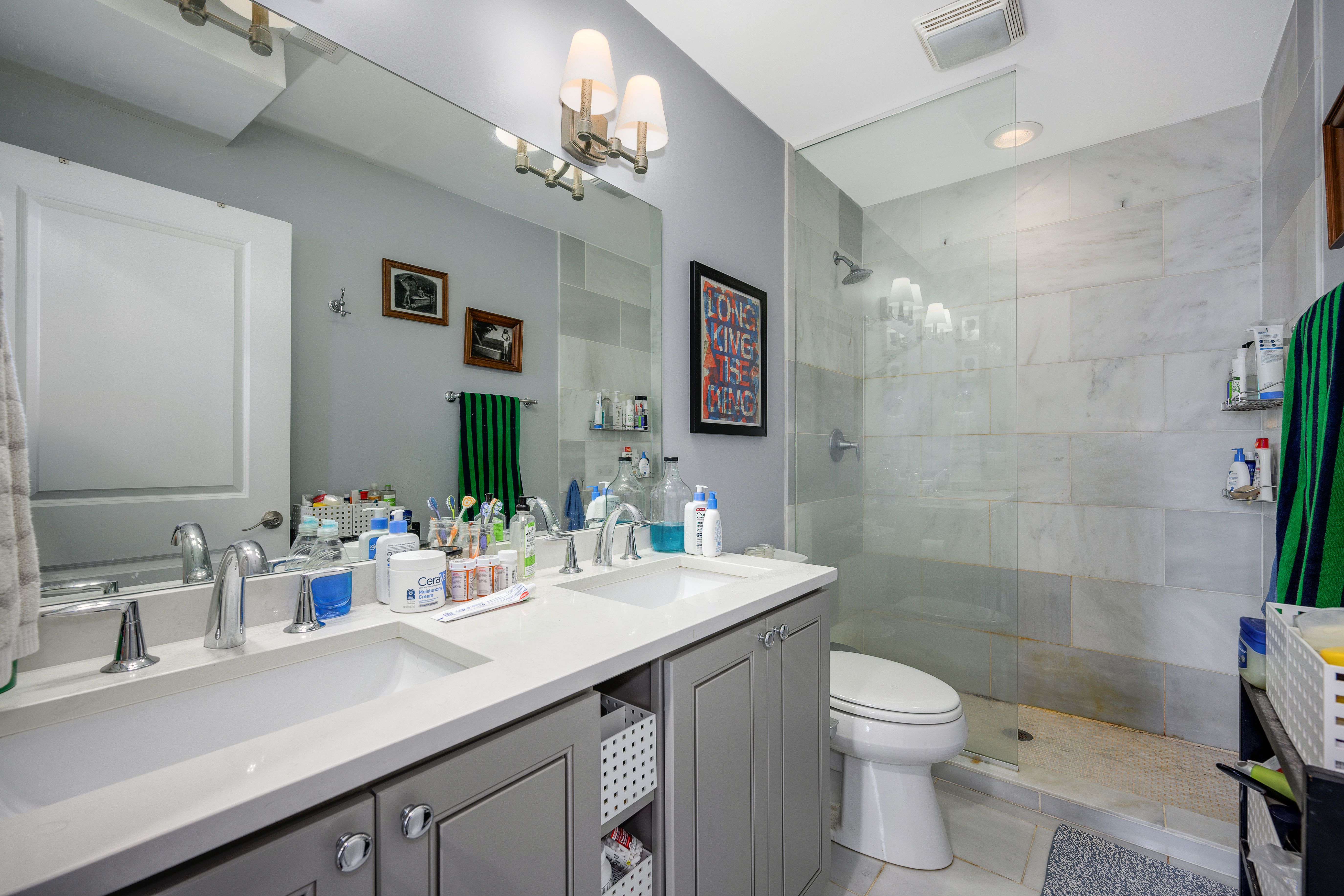 4631 N Kenmore Avenue 