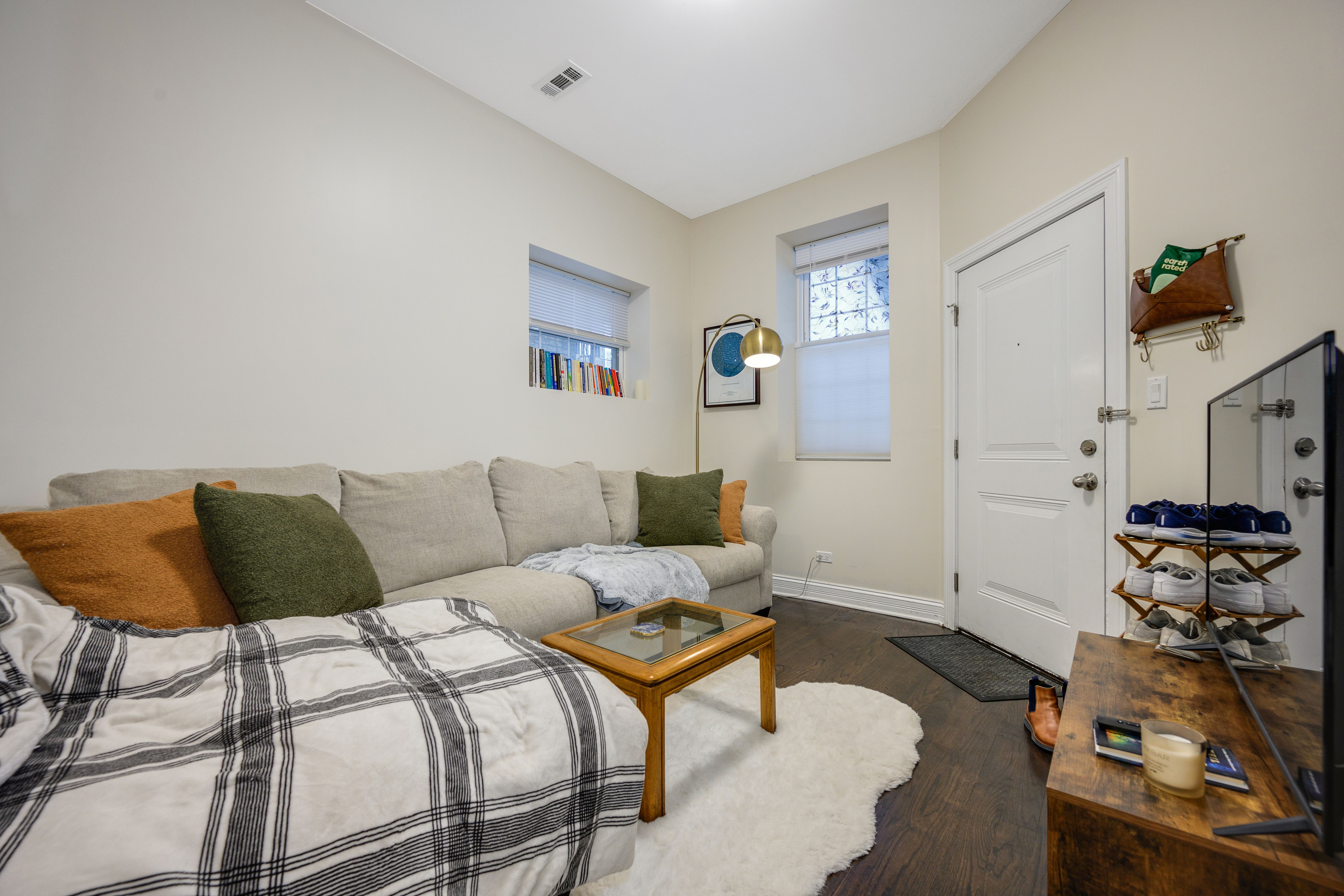 4631 N Kenmore Avenue 