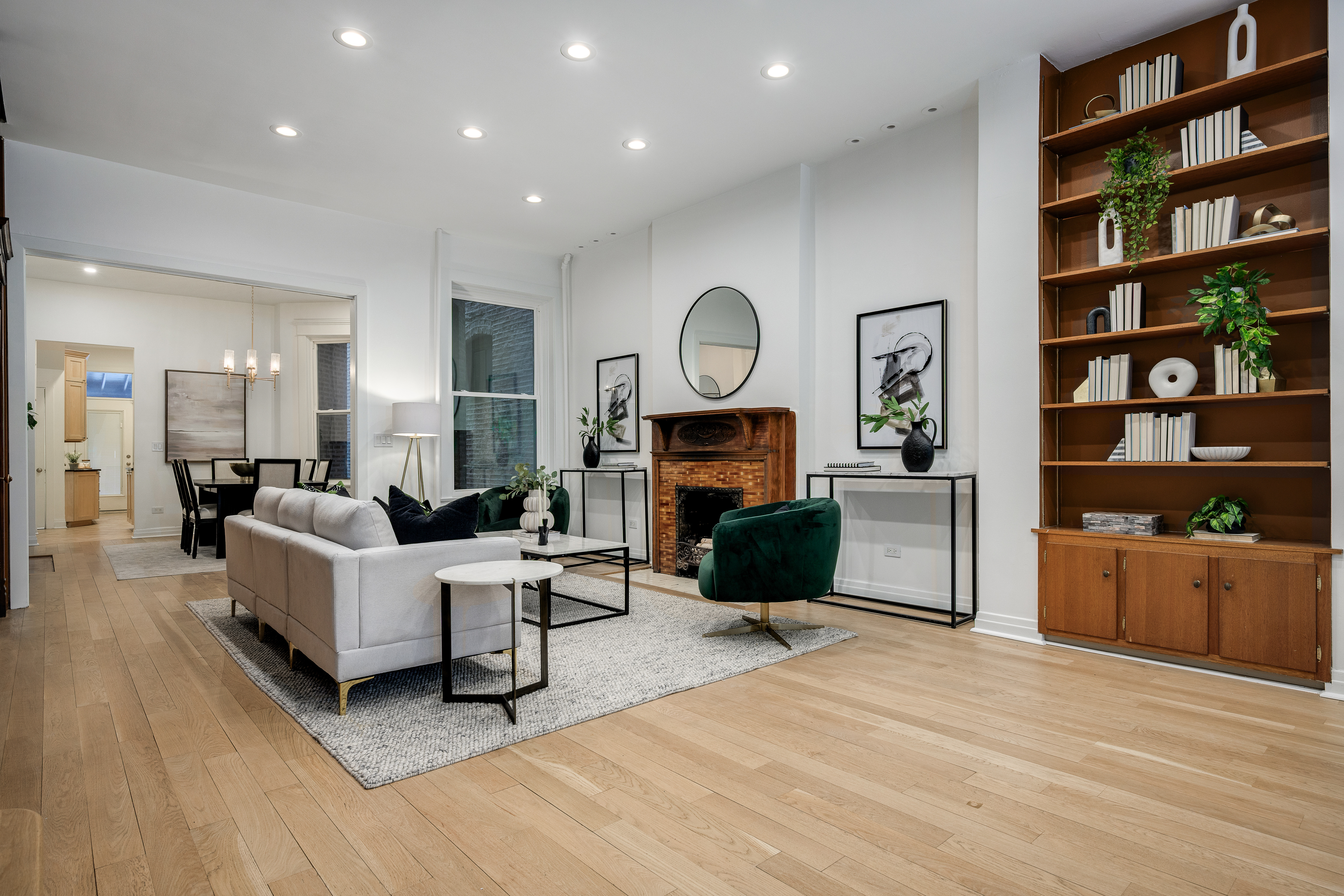 5519 S Cornell Avenue 