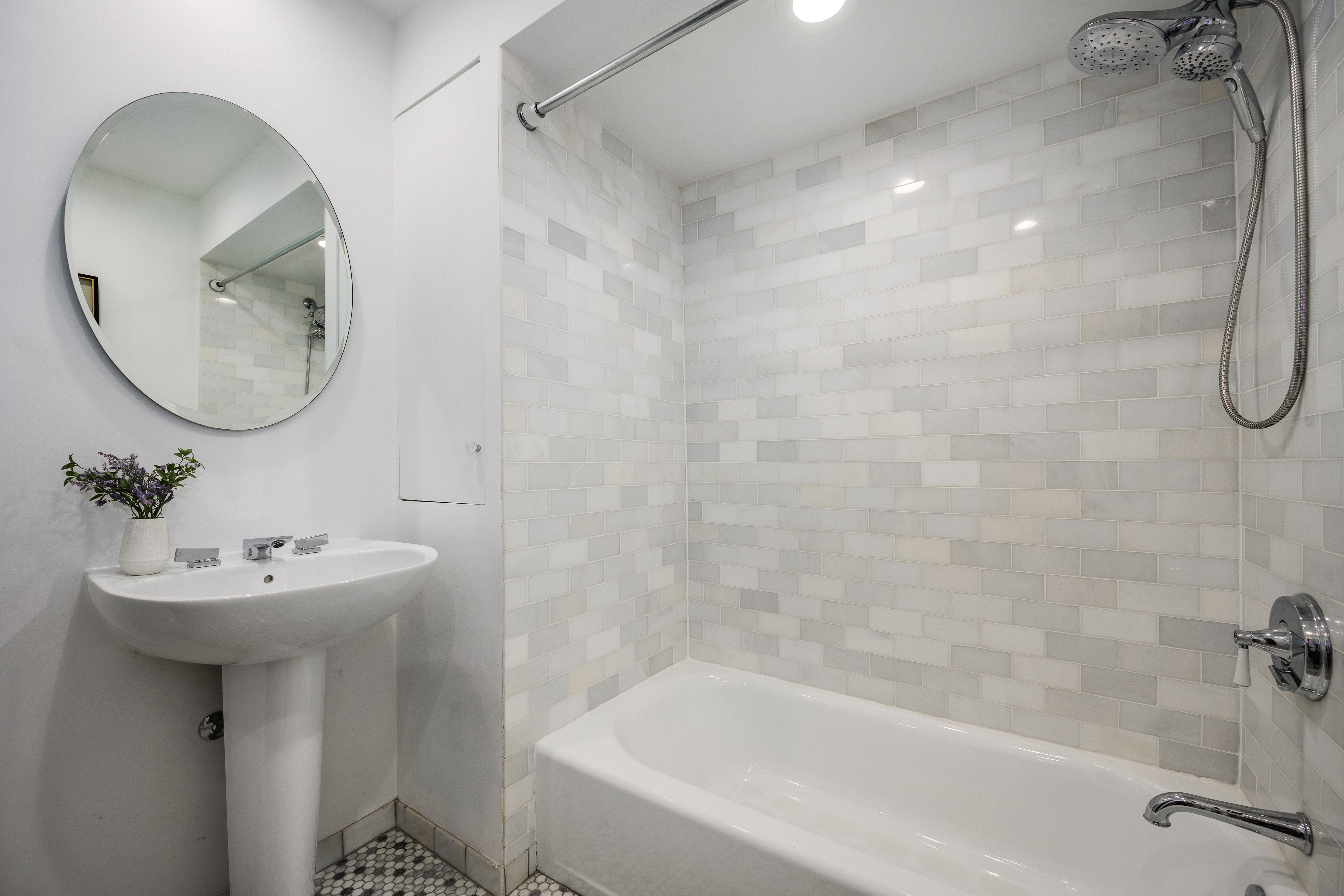 5519 S Cornell Avenue 