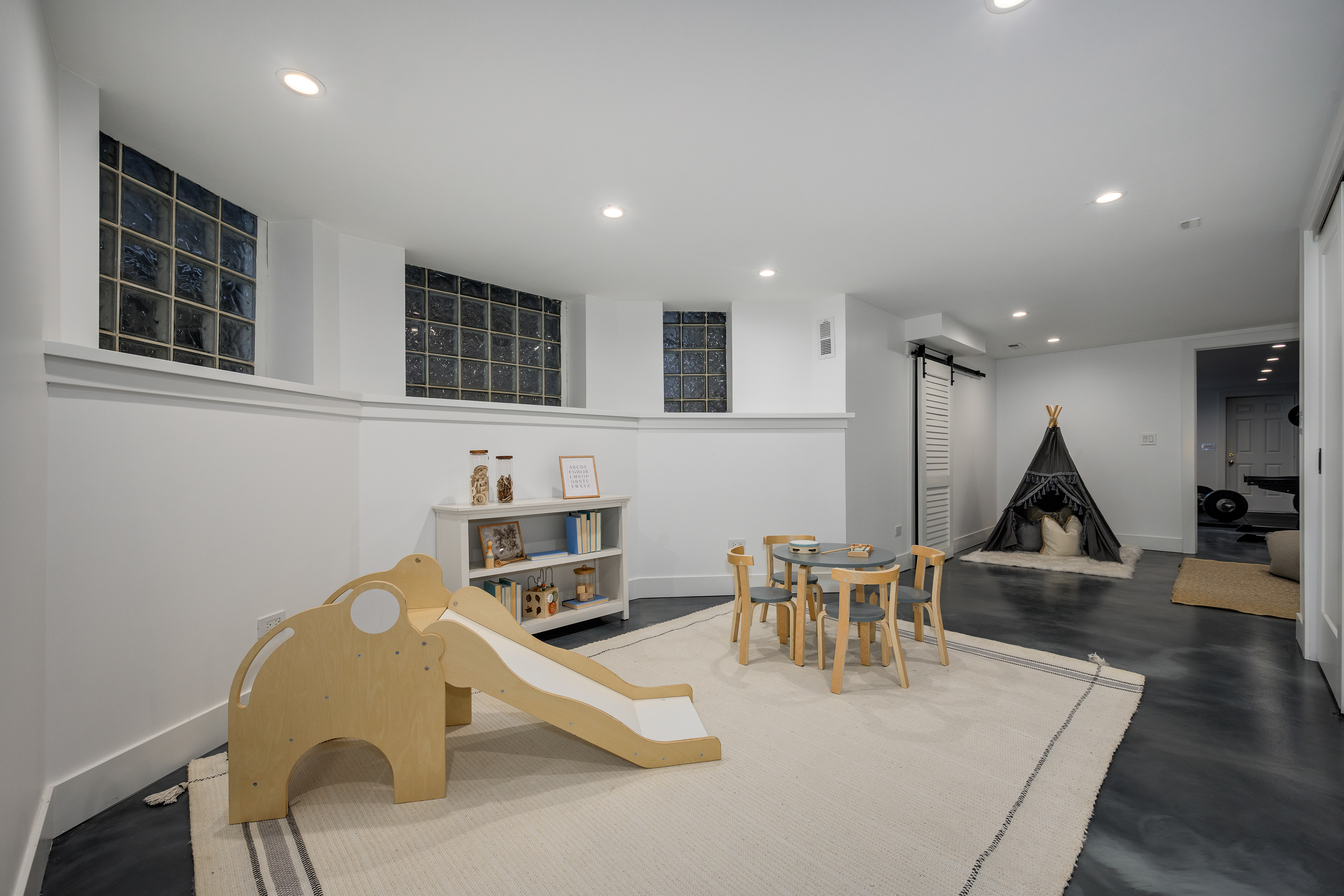 5519 S Cornell Avenue 