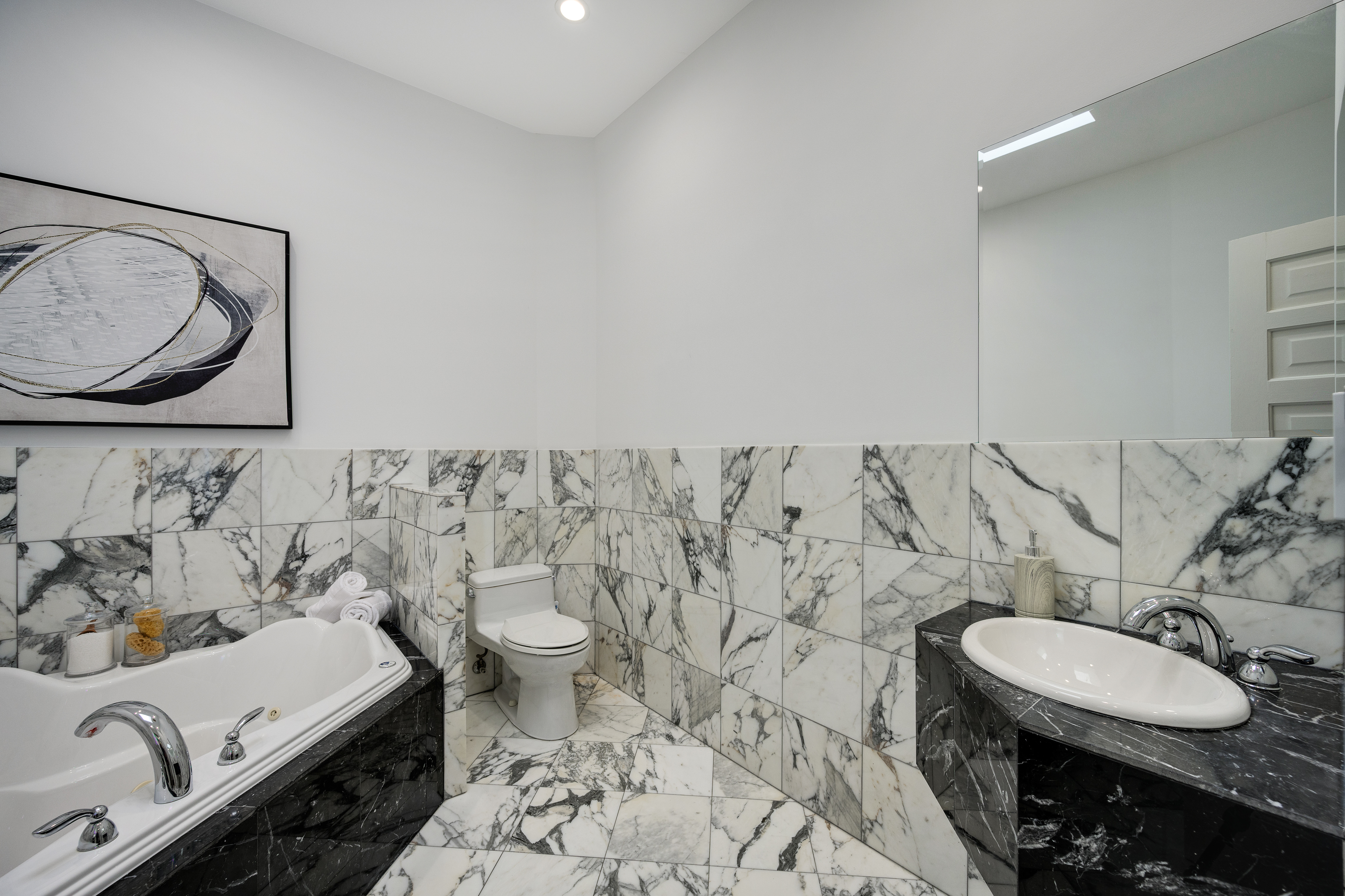 5519 S Cornell Avenue 