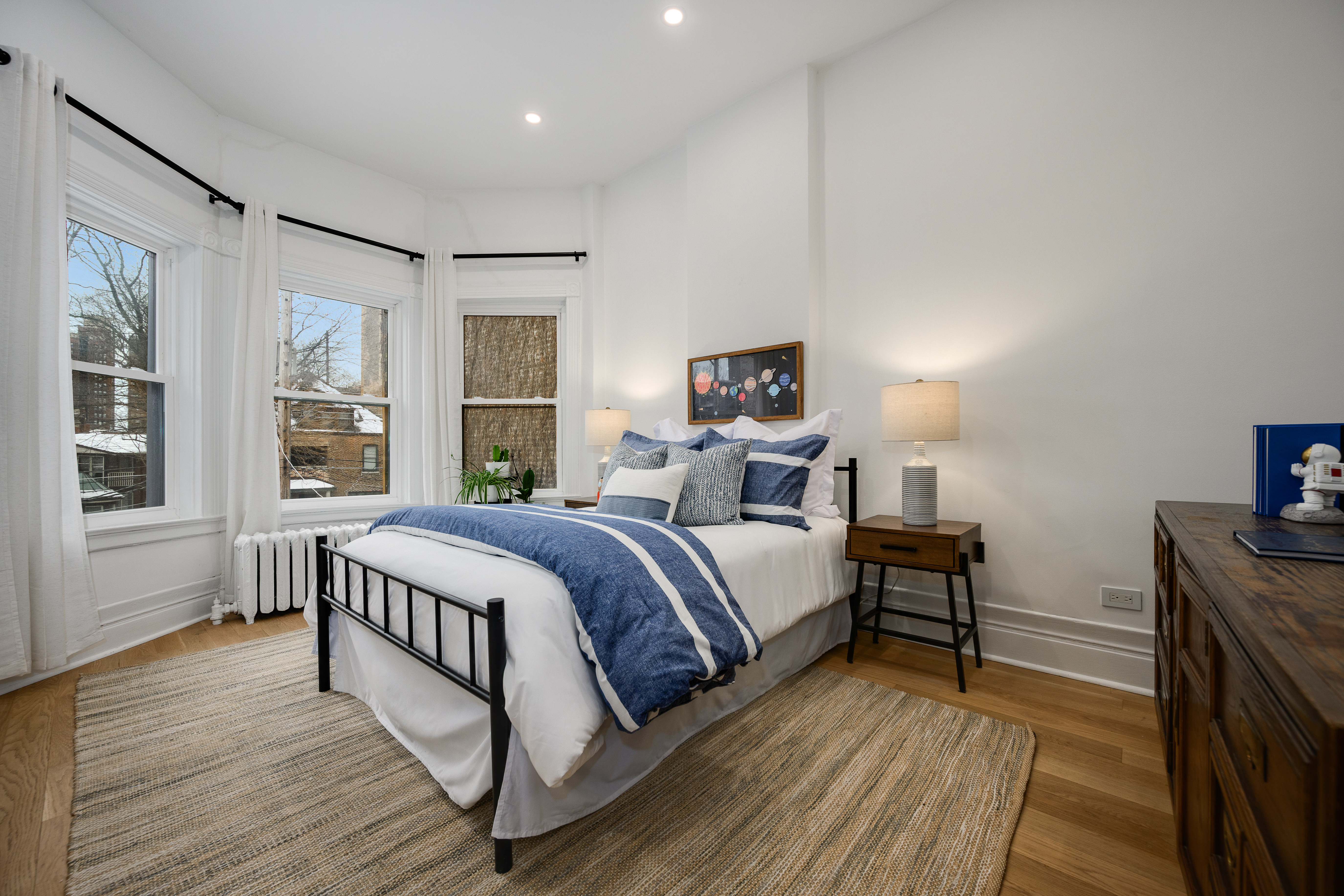 5519 S Cornell Avenue 