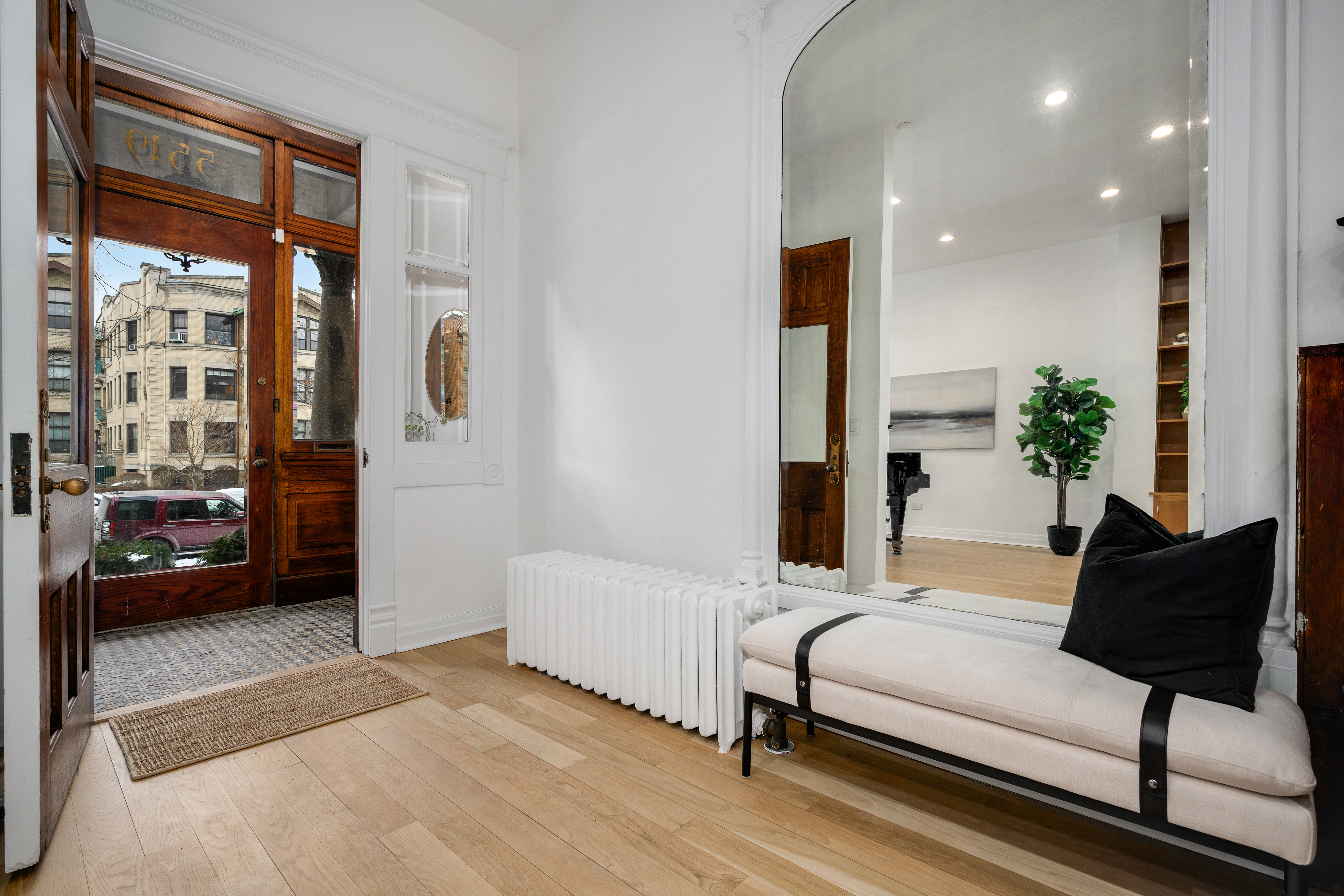 5519 S Cornell Avenue 