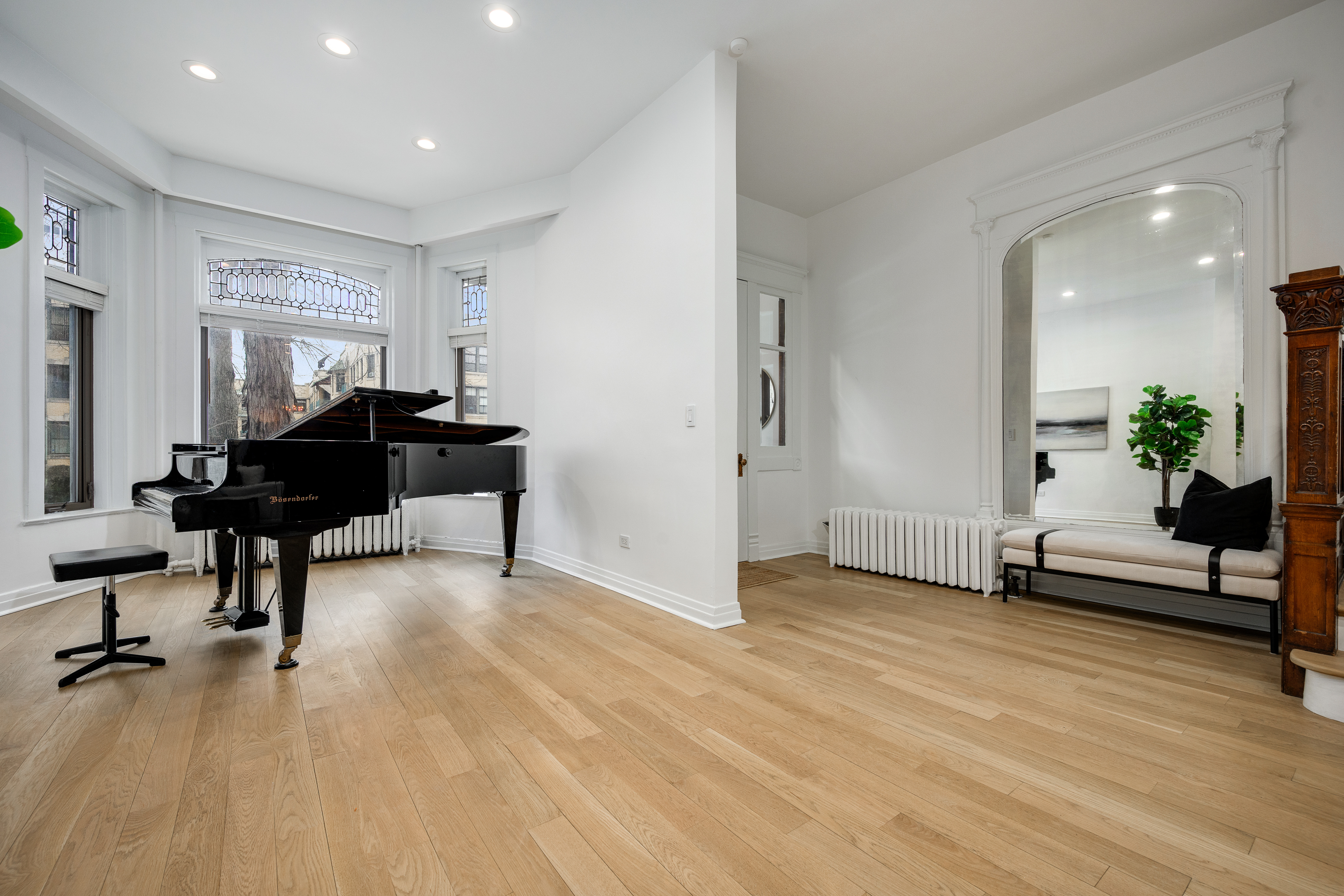 5519 S Cornell Avenue 