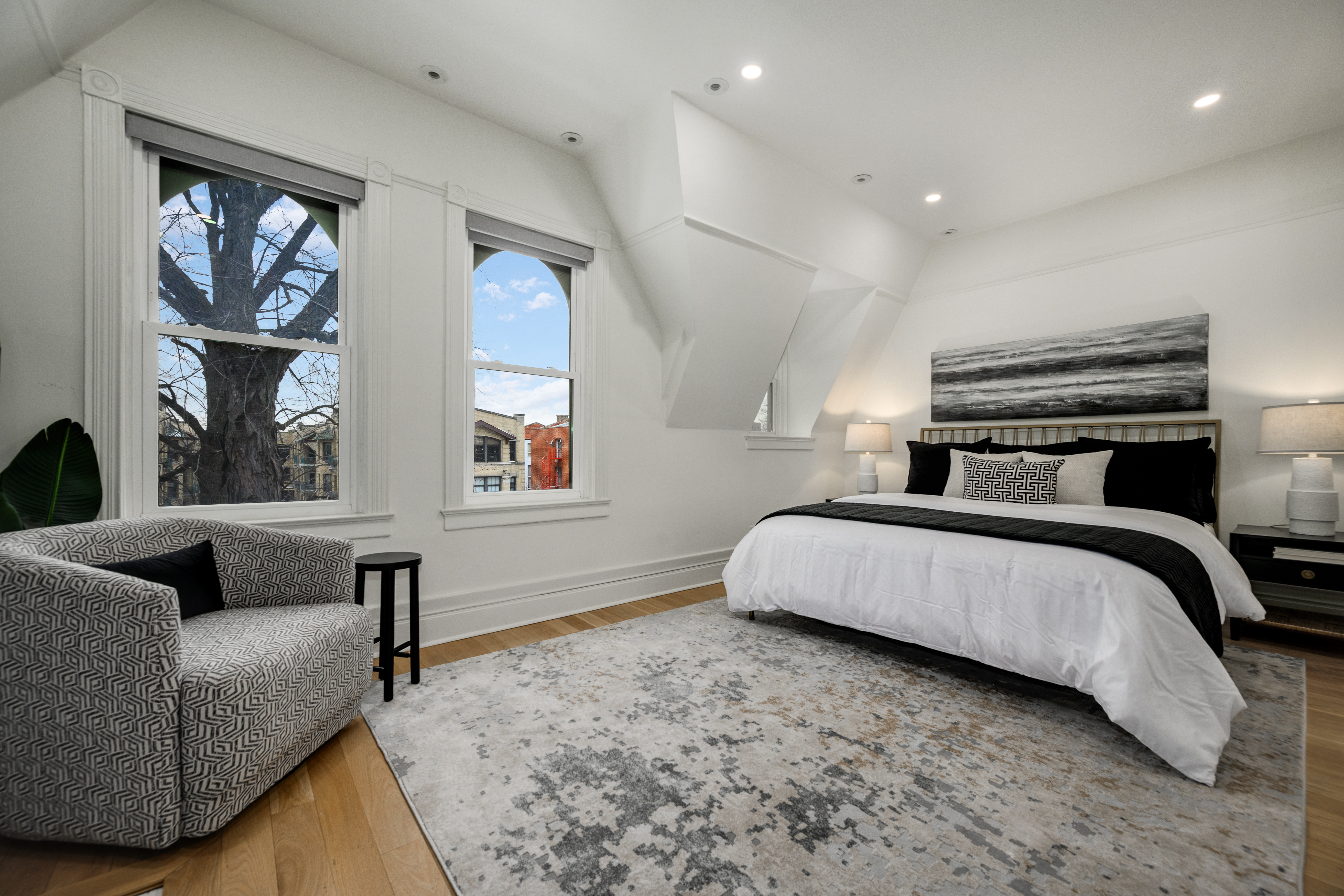 5519 S Cornell Avenue 