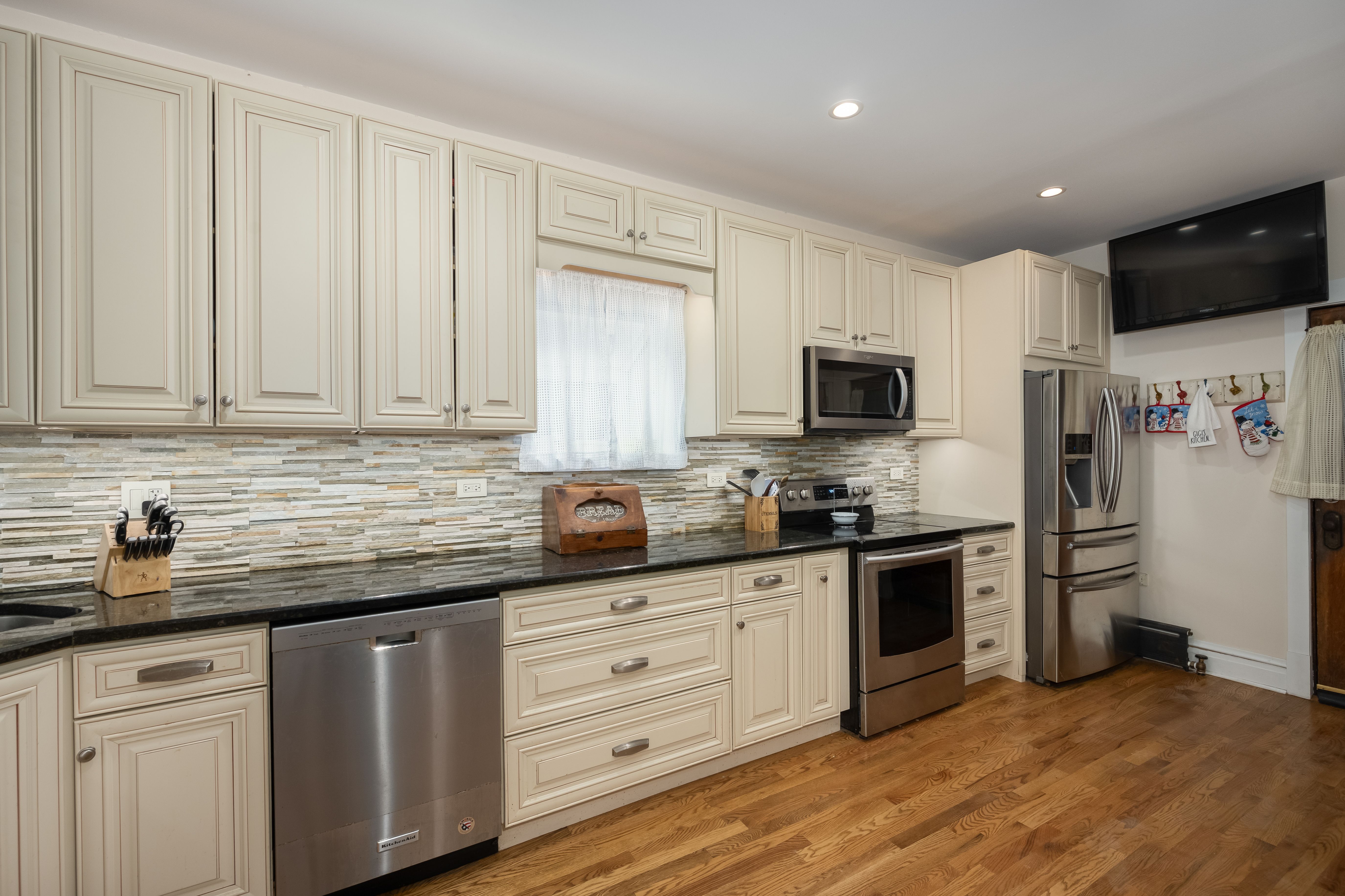 4042 N Monitor Avenue 