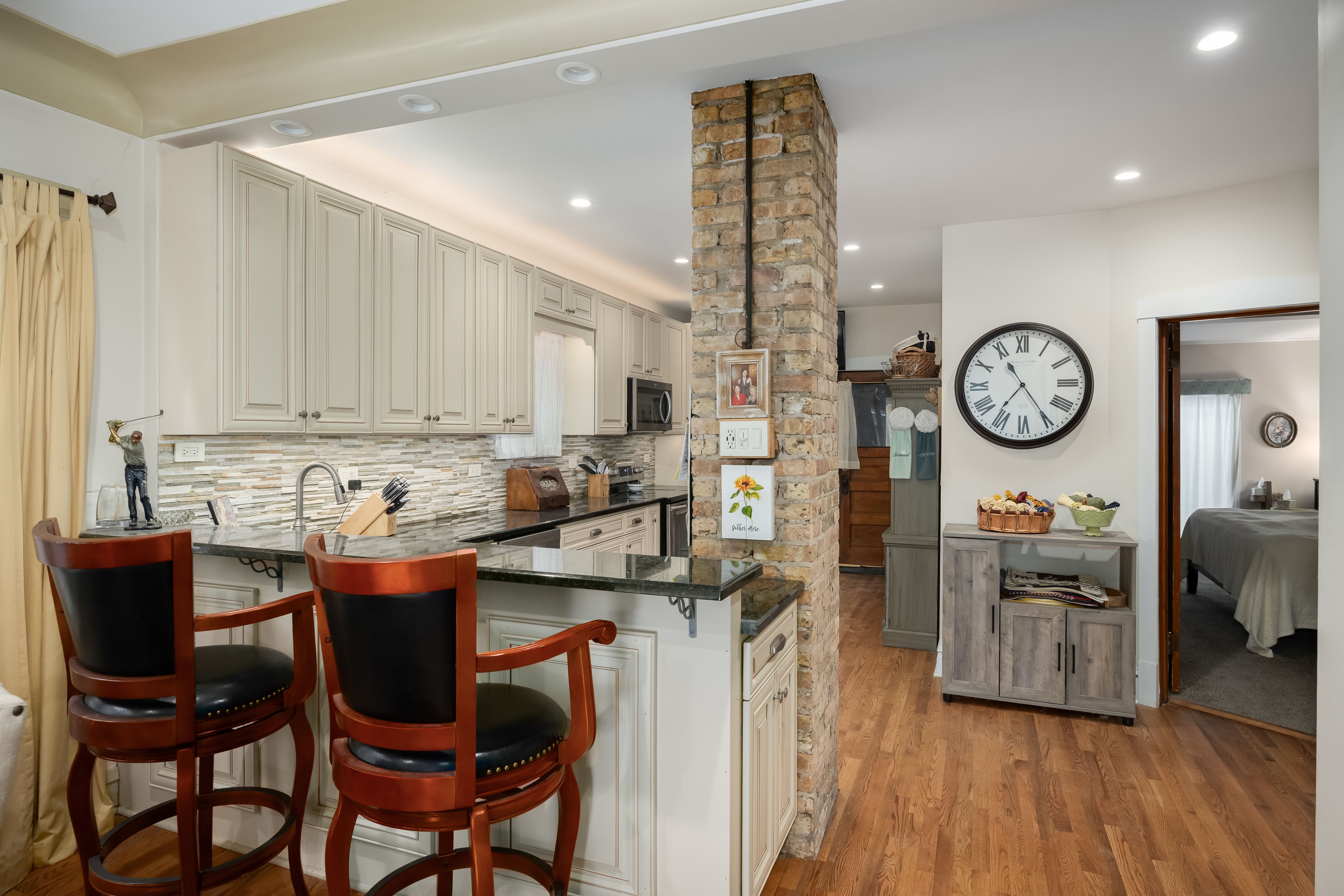 4042 N Monitor Avenue 