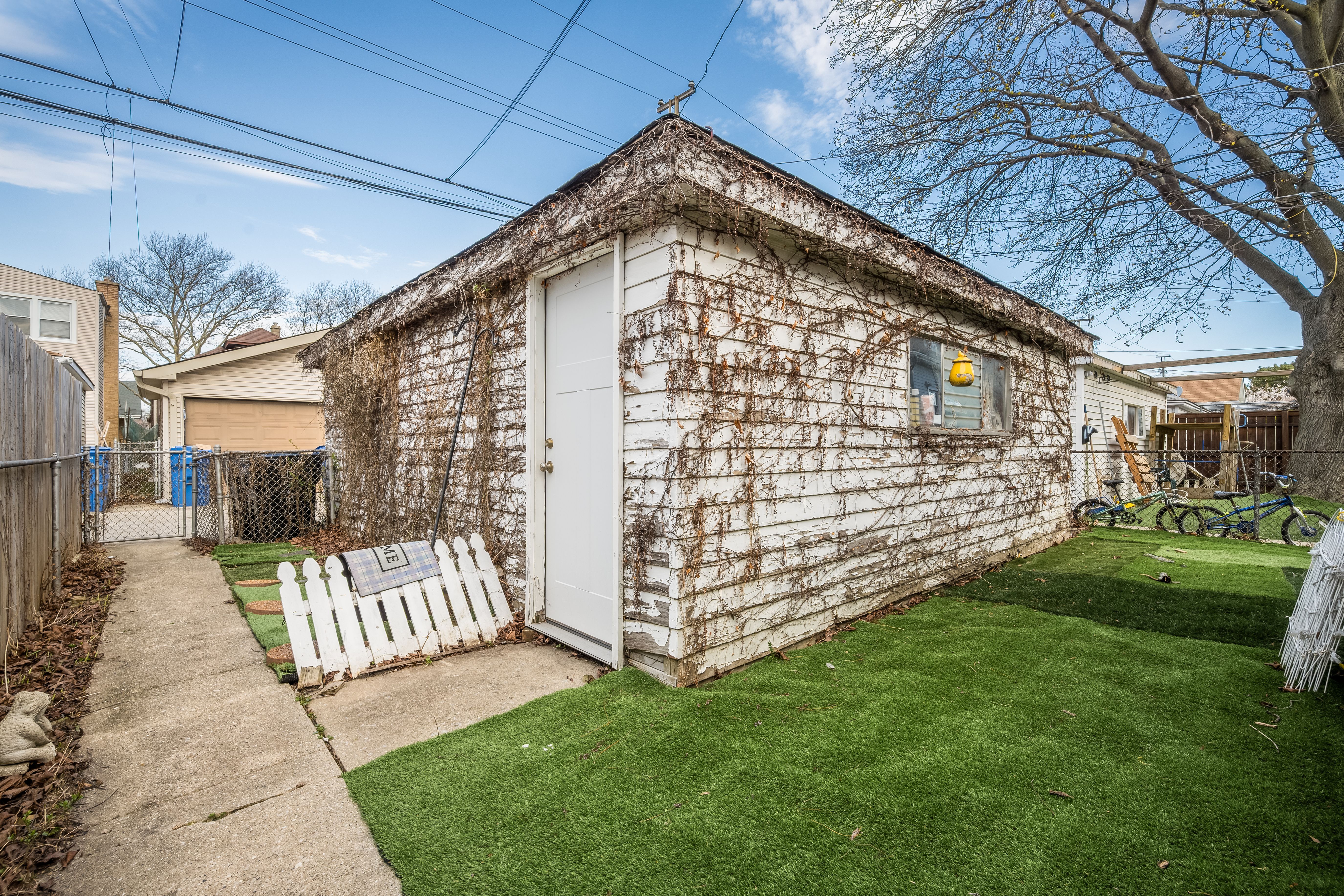 4042 N Monitor Avenue 