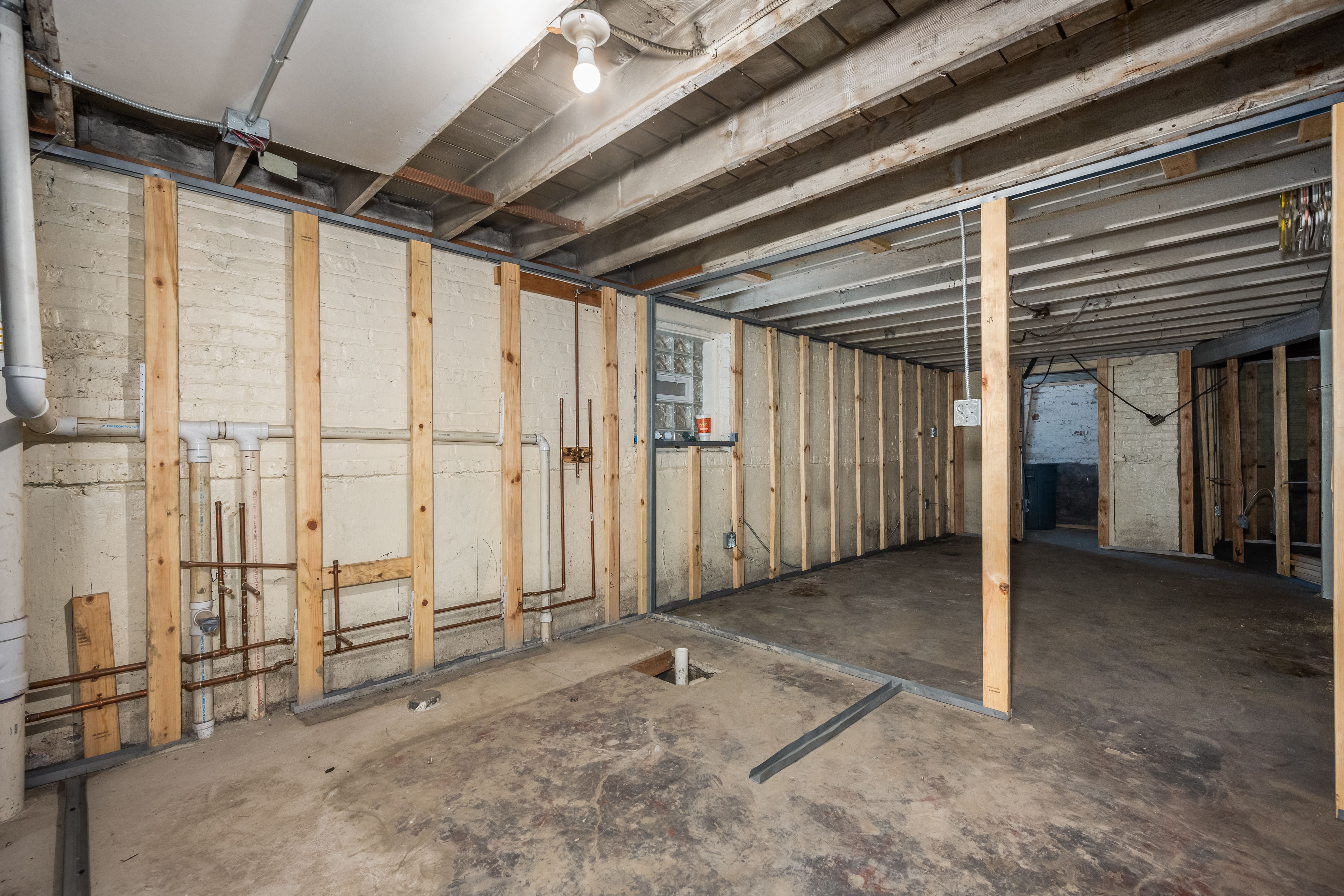 4042 N Monitor Avenue 