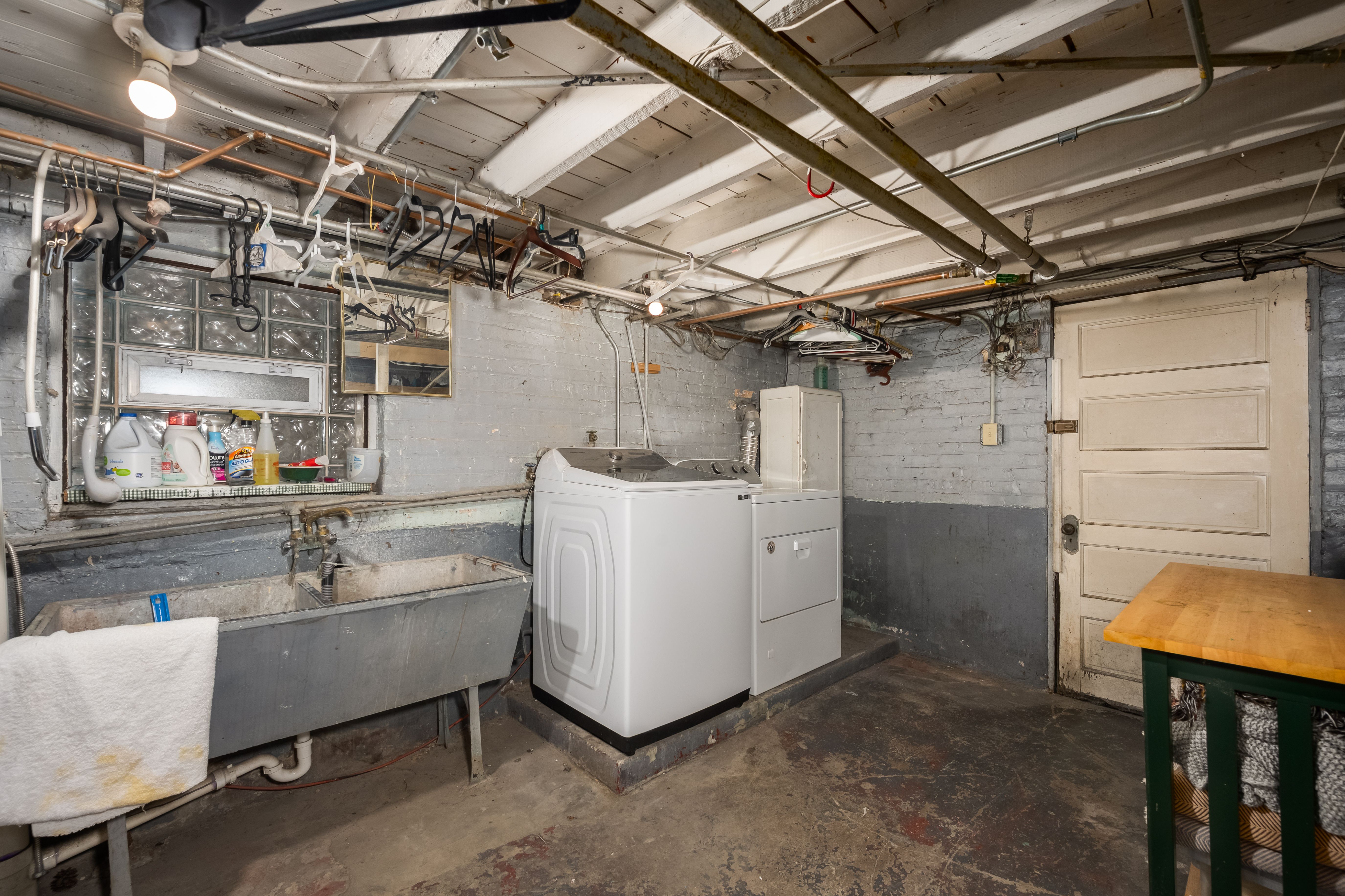 4042 N Monitor Avenue 