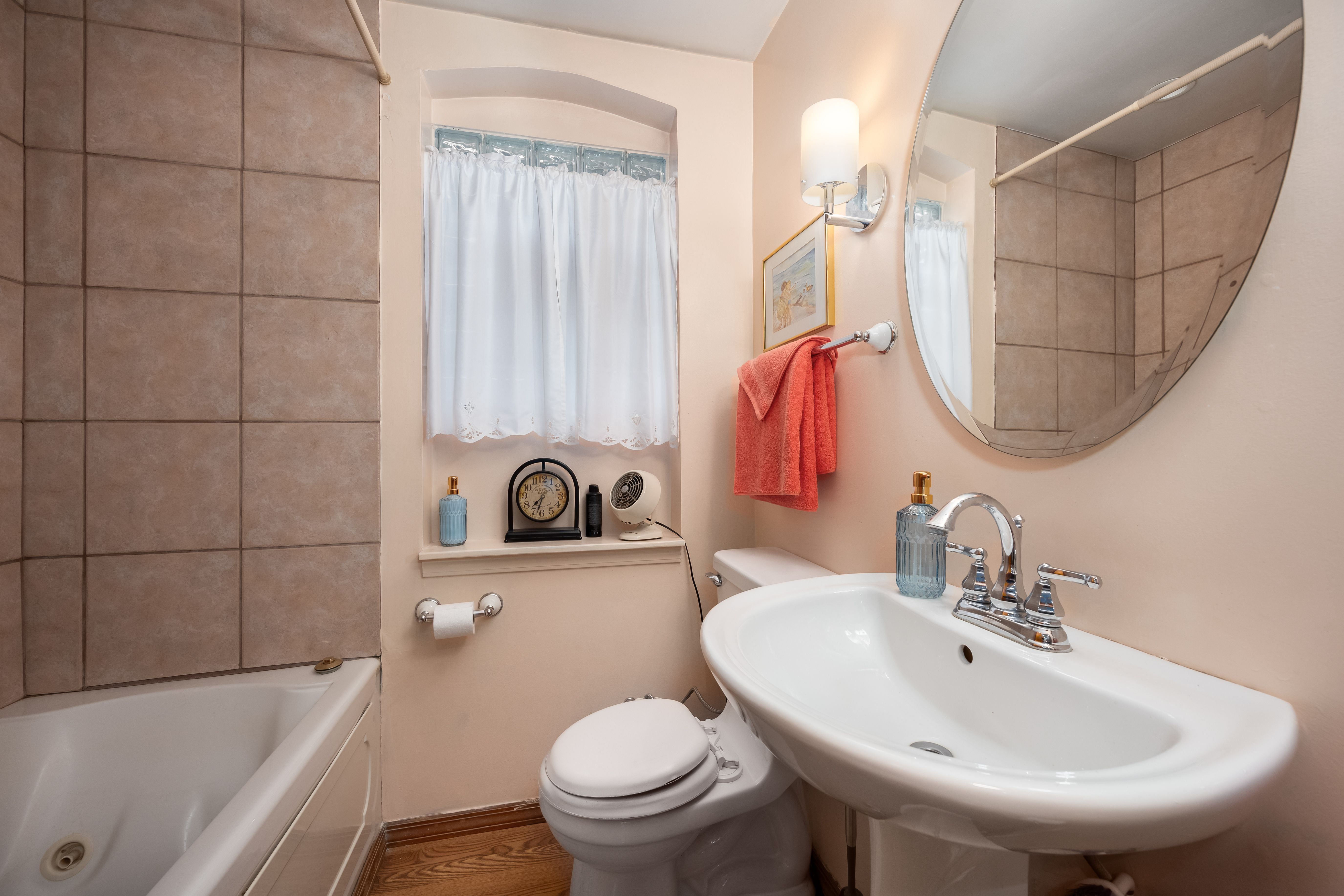 4042 N Monitor Avenue 