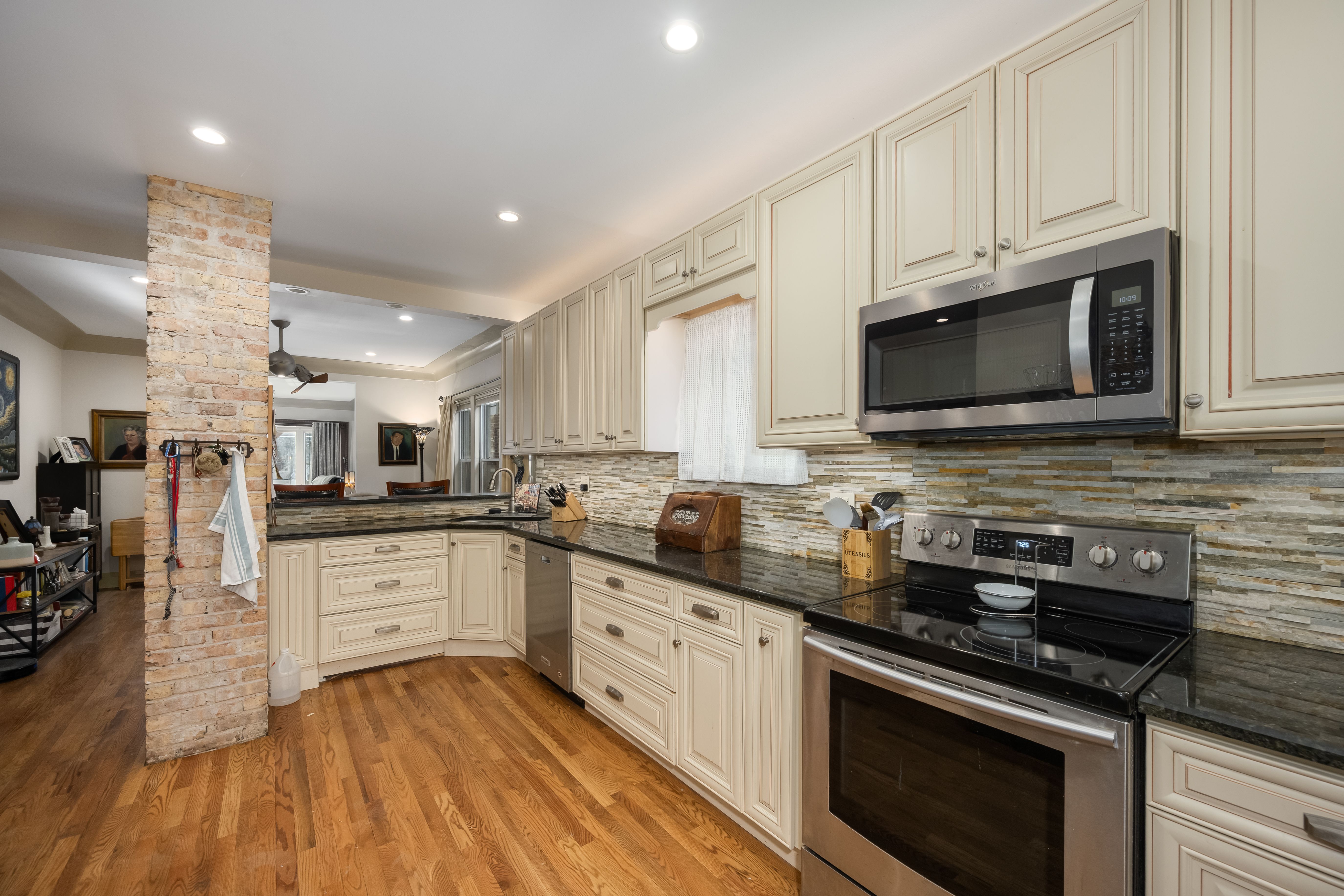 4042 N Monitor Avenue 