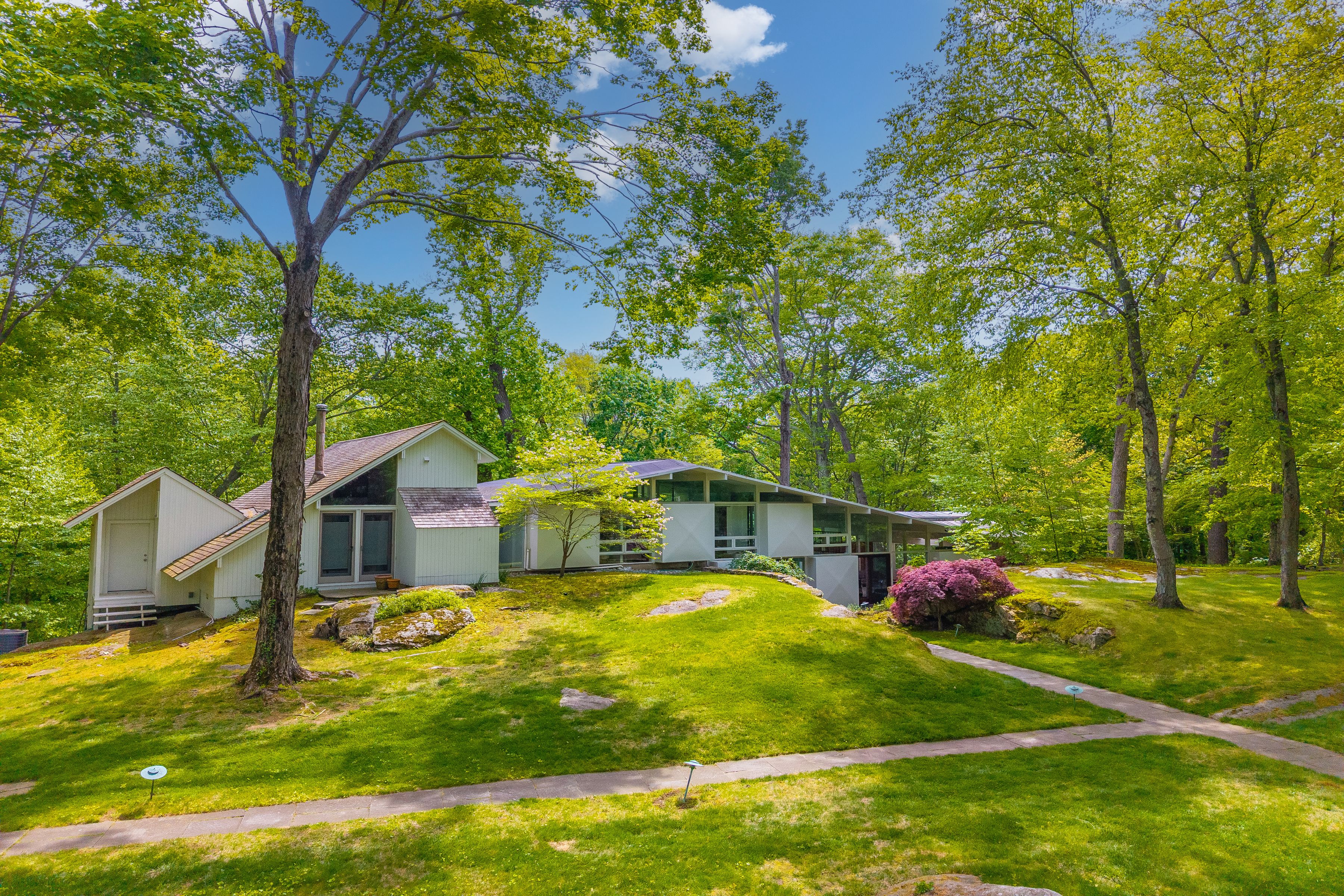 90 Taconic Road