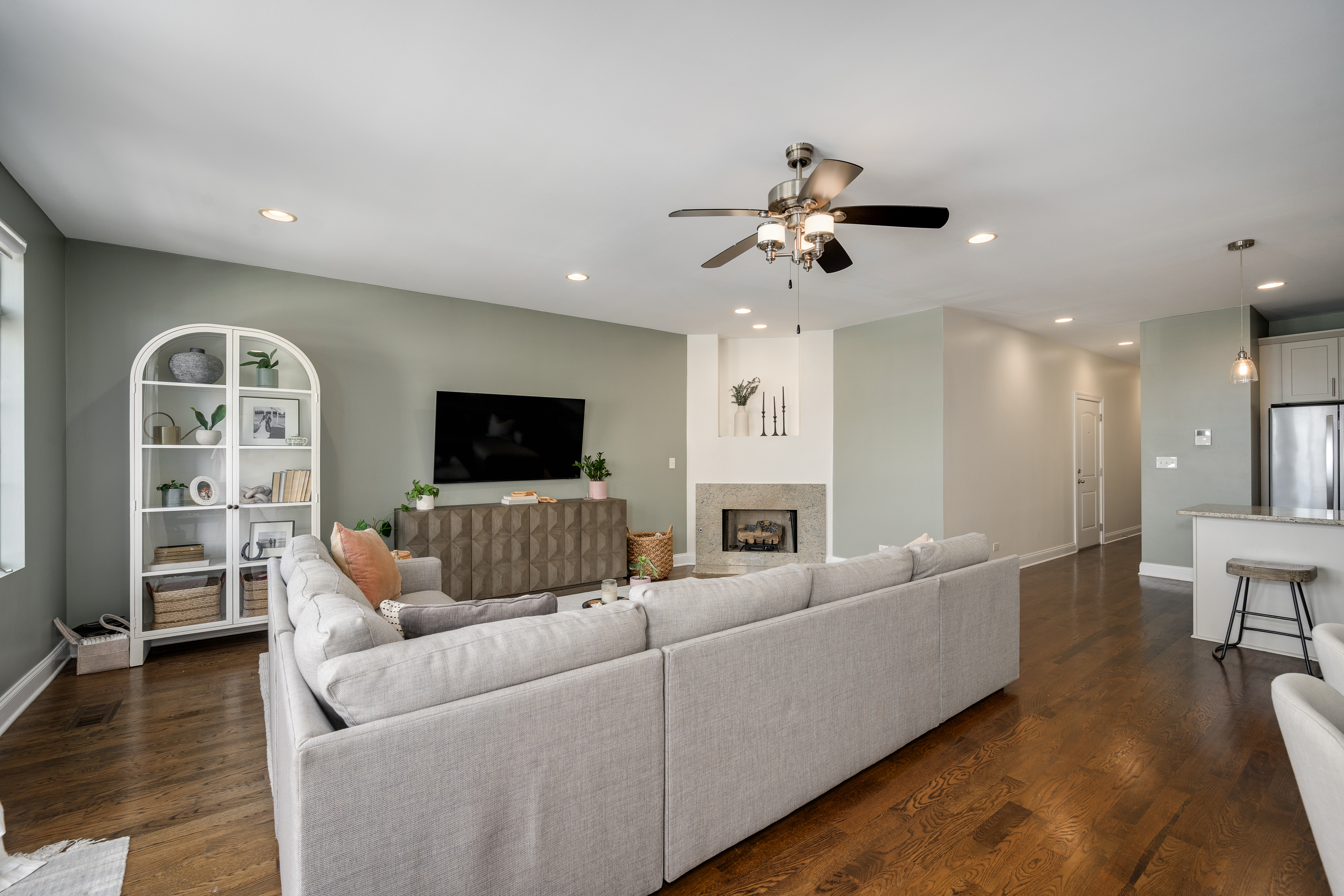 1519 W Irving Park Road Unit# 4