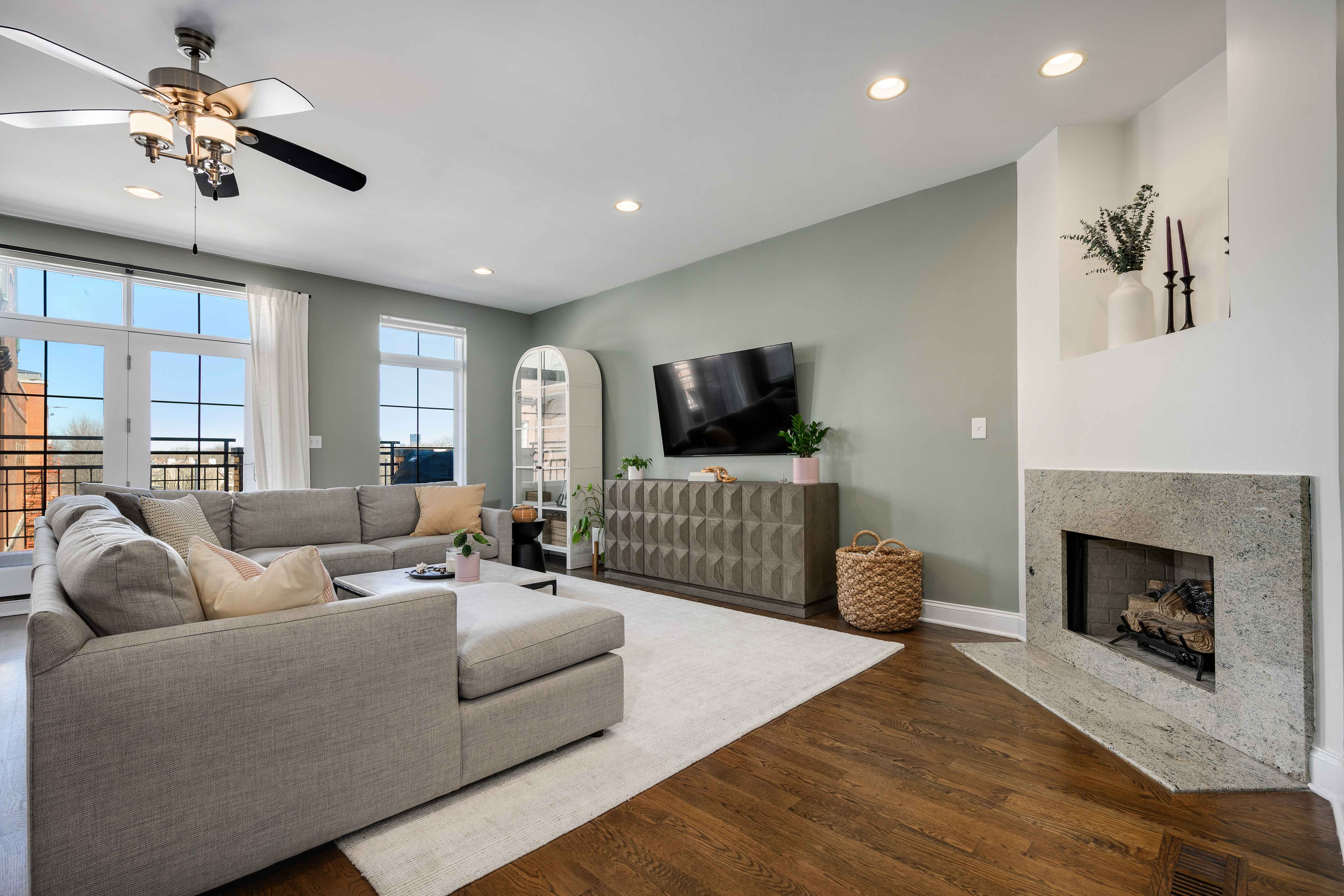 1519 W Irving Park Road Unit# 4