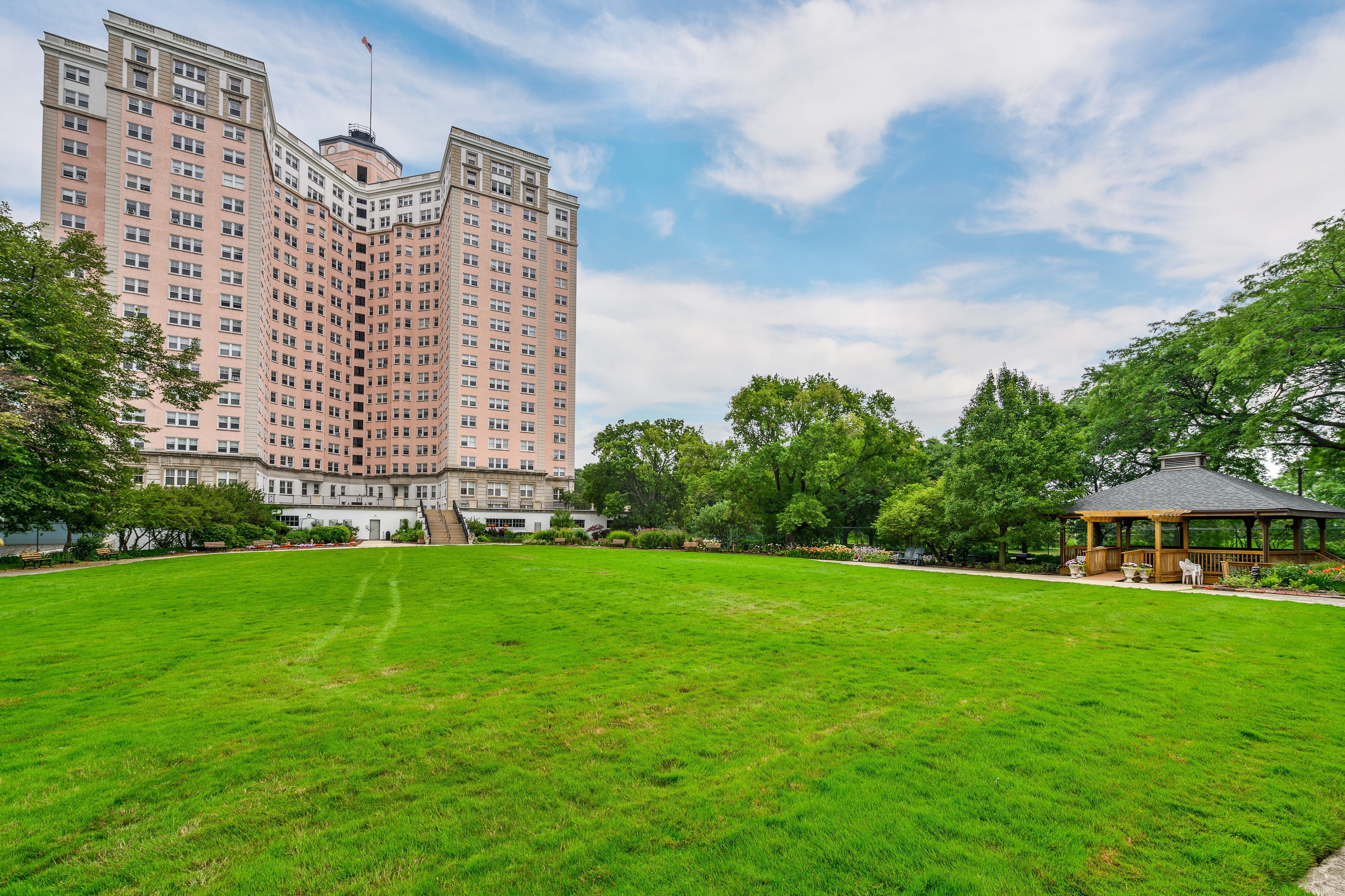 5555 N Sheridan Road Unit# 807