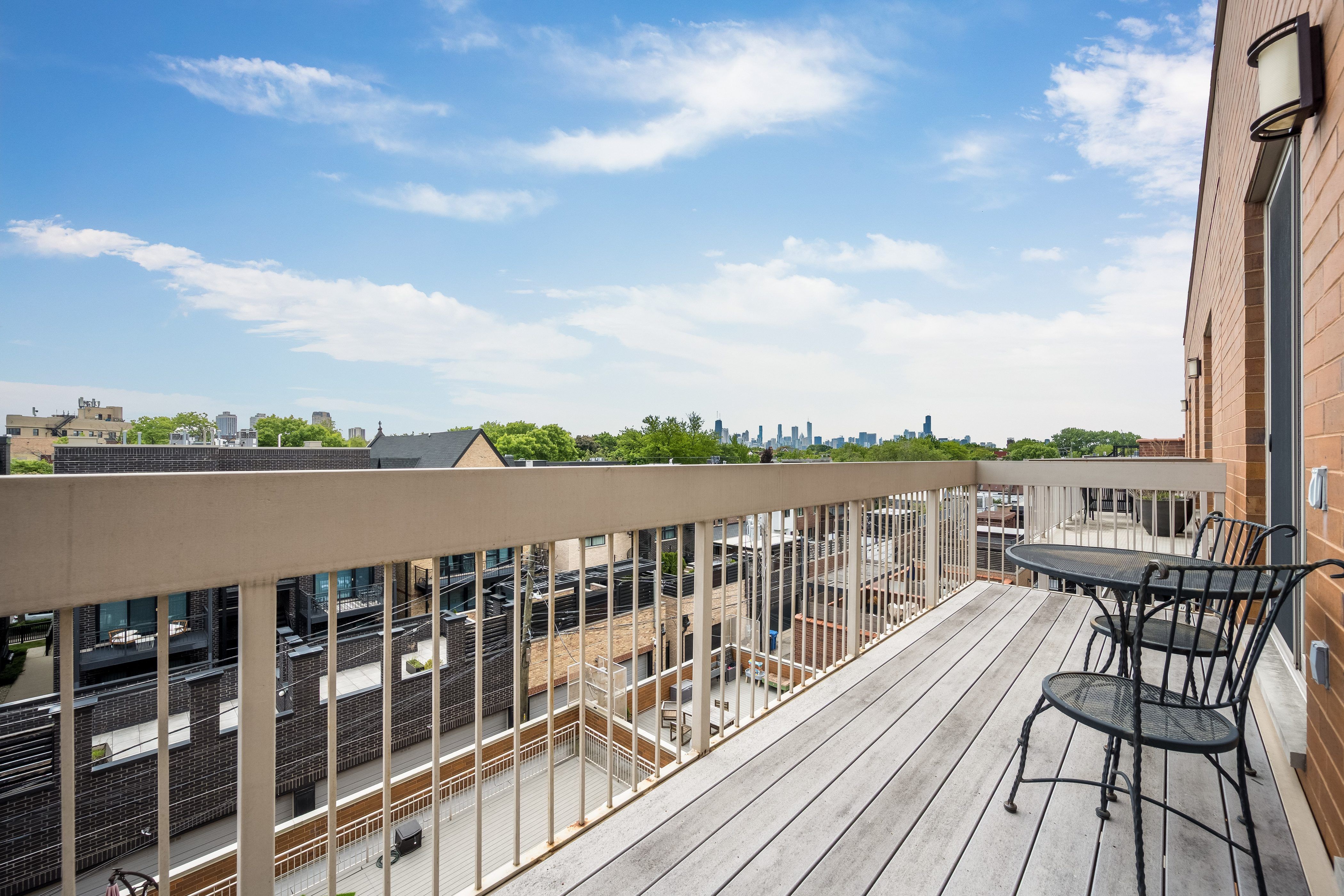 2755 N Lakewood Avenue Unit# 4S
