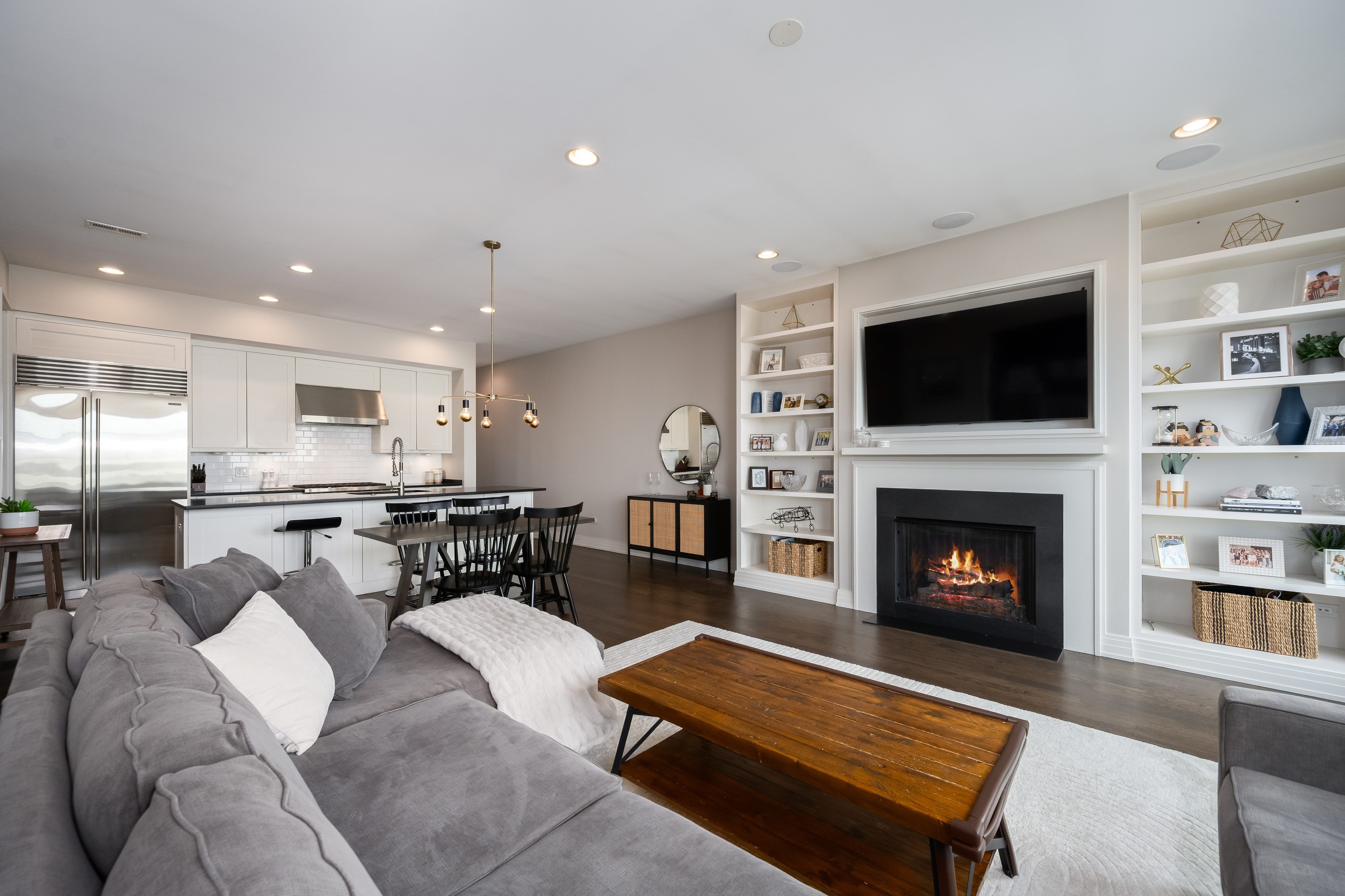 2755 N Lakewood Avenue Unit# 4S