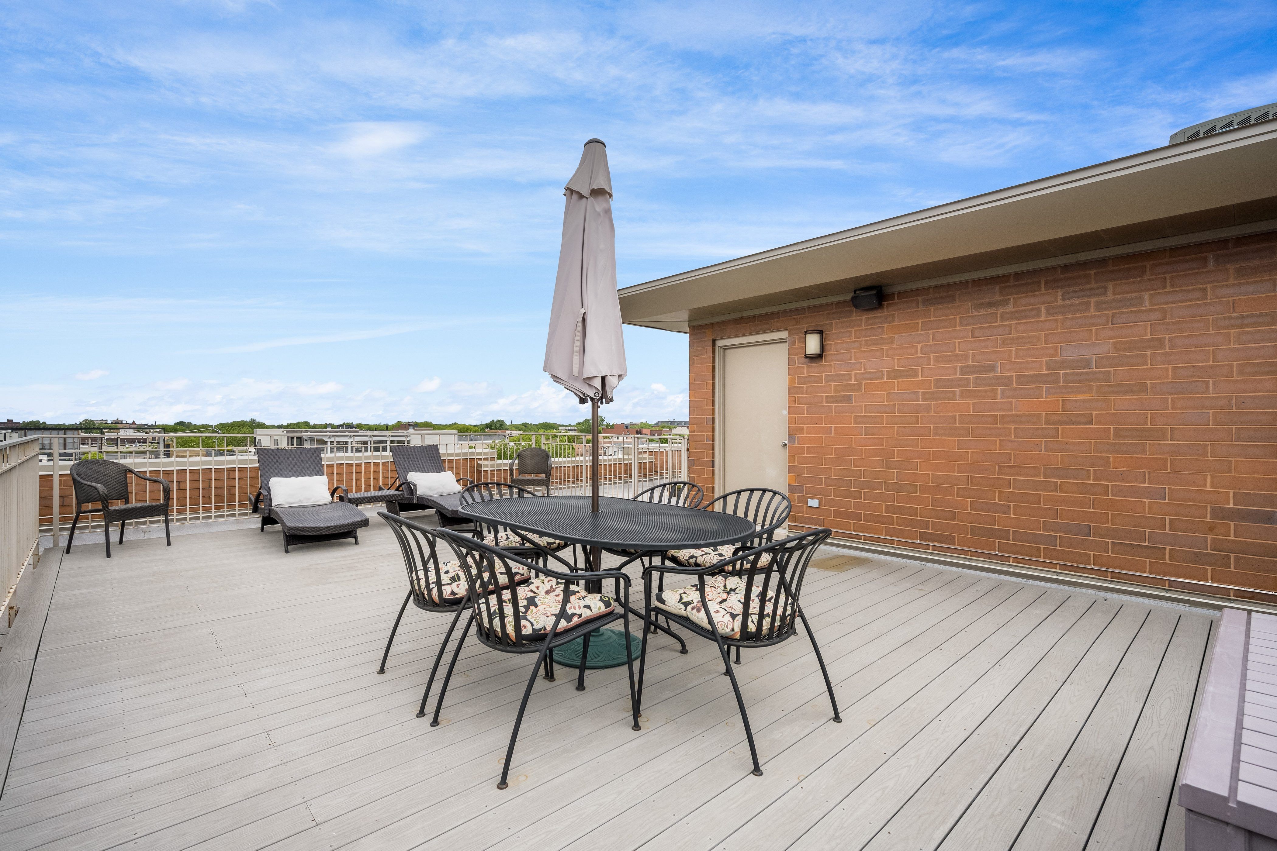 2755 N Lakewood Avenue Unit# 4S