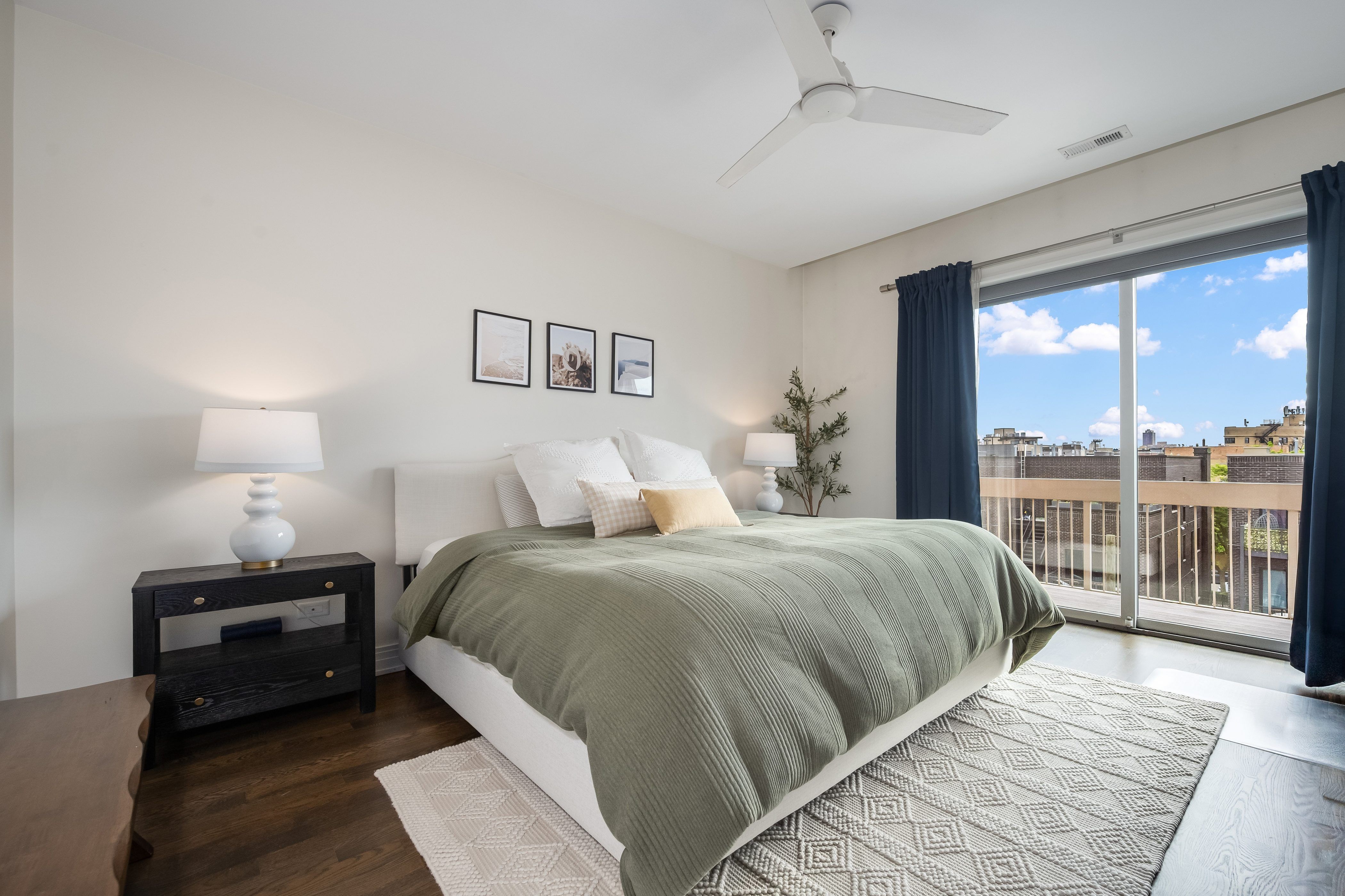 2755 N Lakewood Avenue Unit# 4S