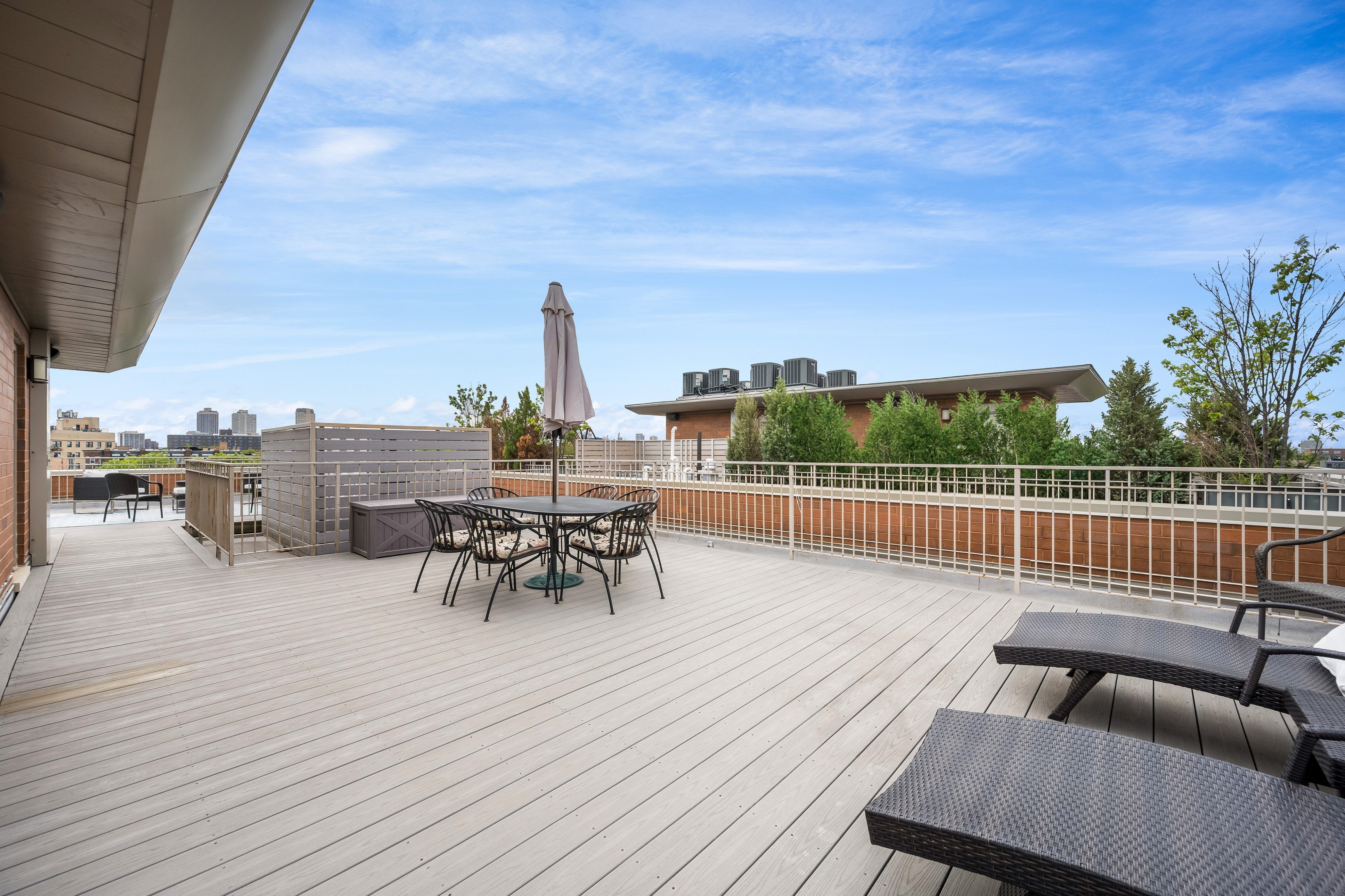 2755 N Lakewood Avenue Unit# 4S