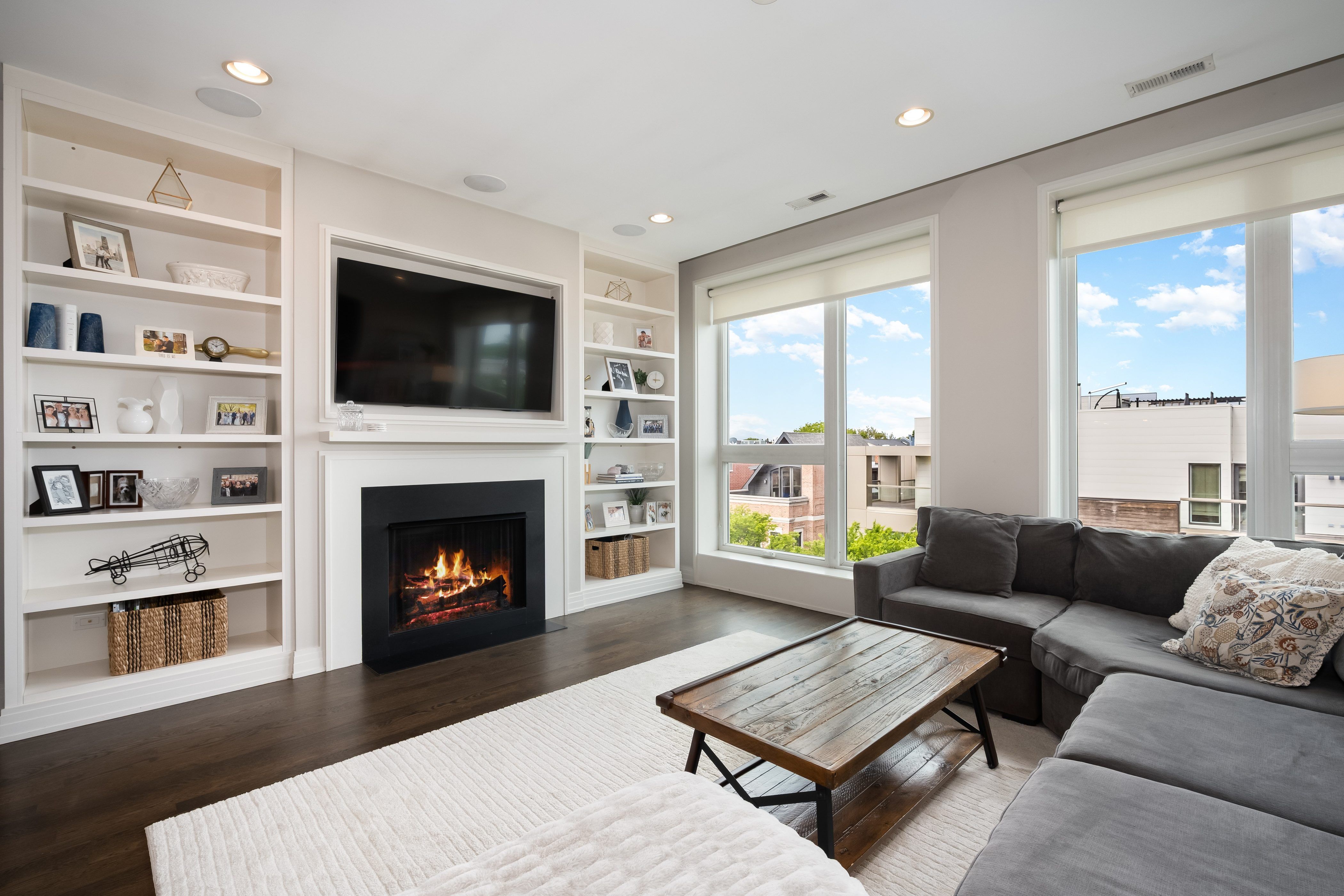 2755 N Lakewood Avenue Unit# 4S