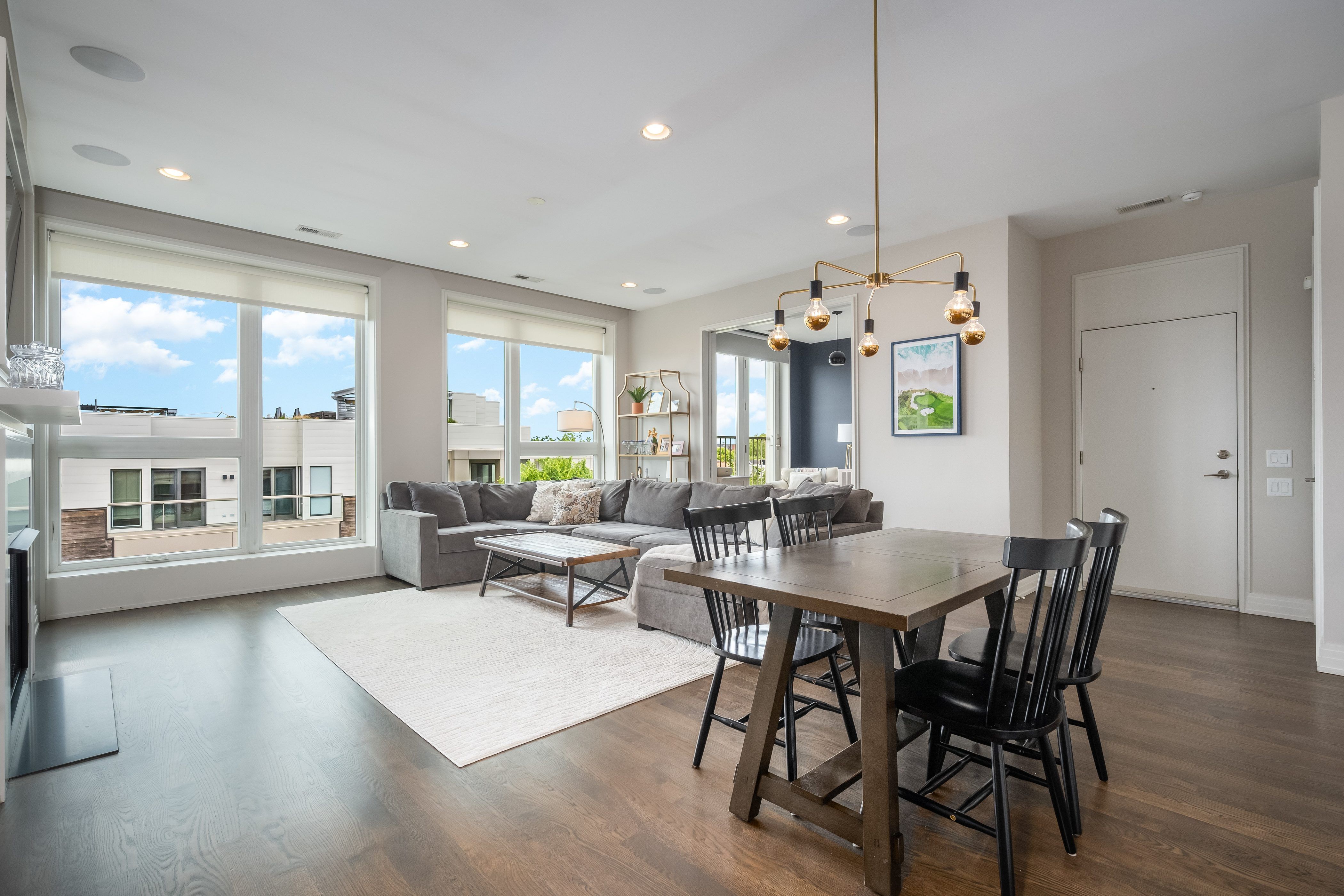 2755 N Lakewood Avenue Unit# 4S