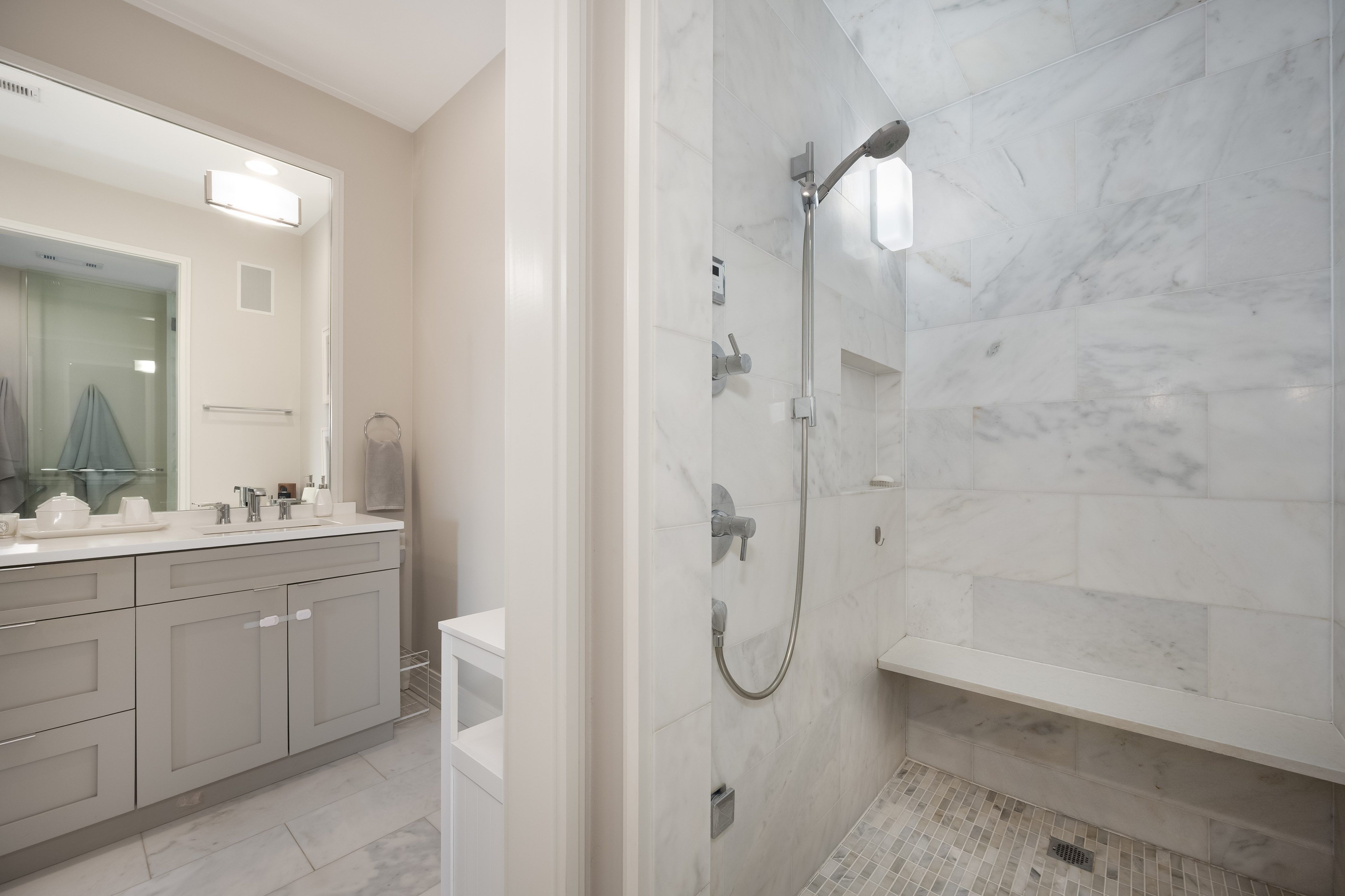 2755 N Lakewood Avenue Unit# 4S