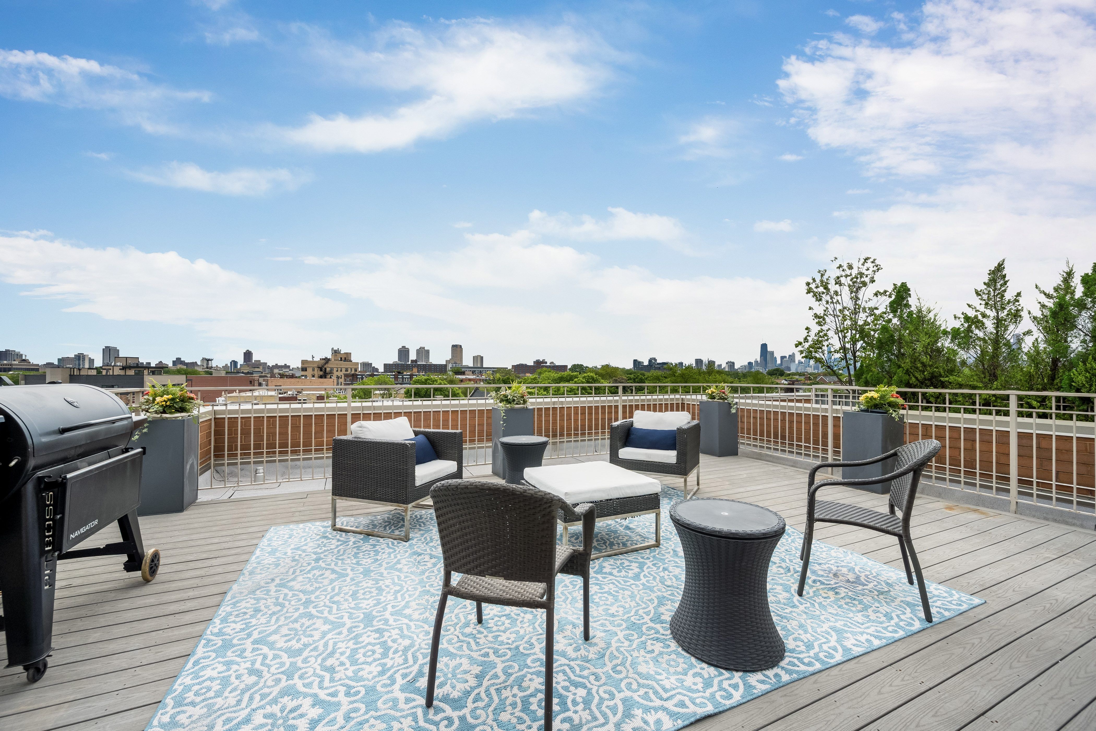 2755 N Lakewood Avenue Unit# 4S