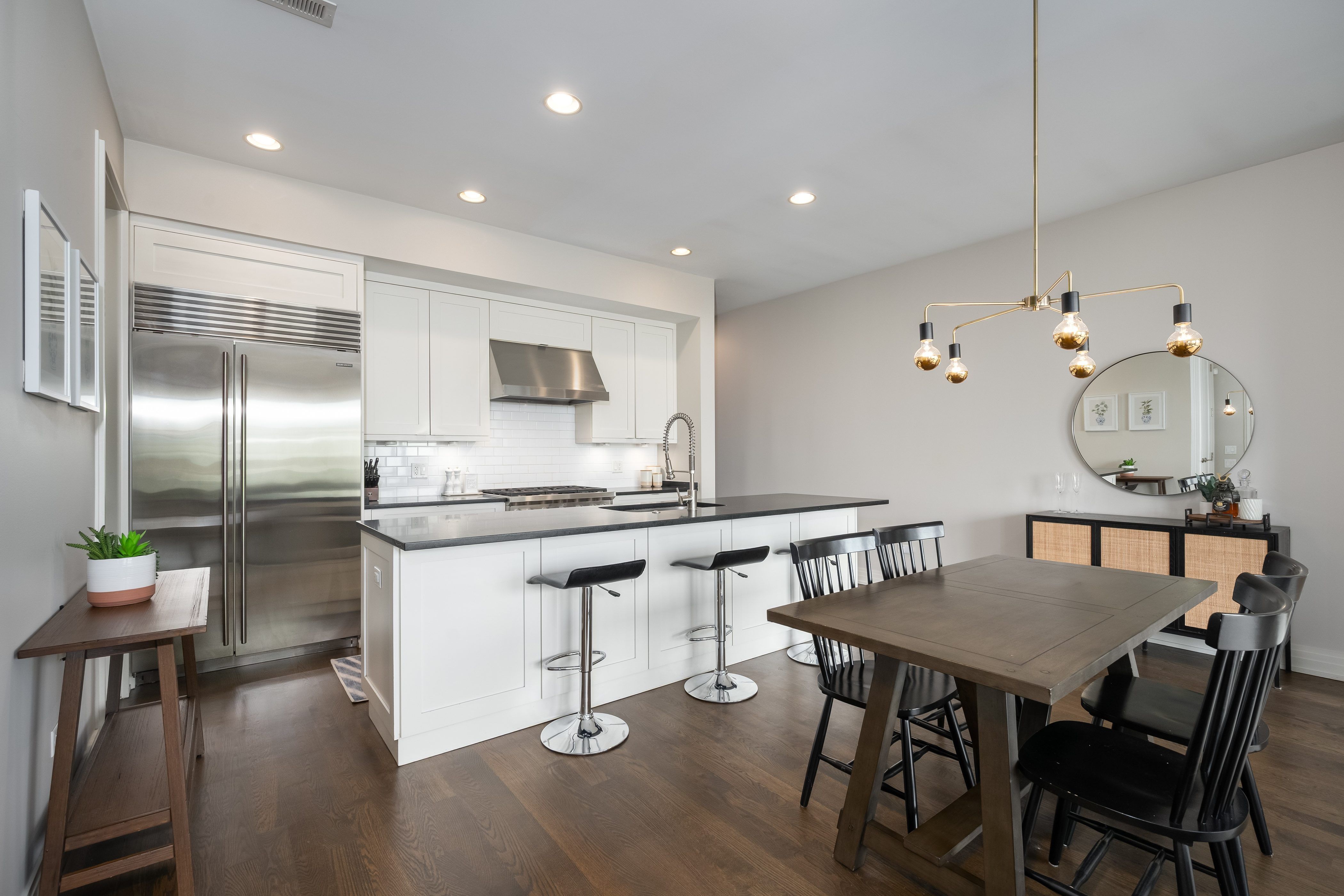 2755 N Lakewood Avenue Unit# 4S